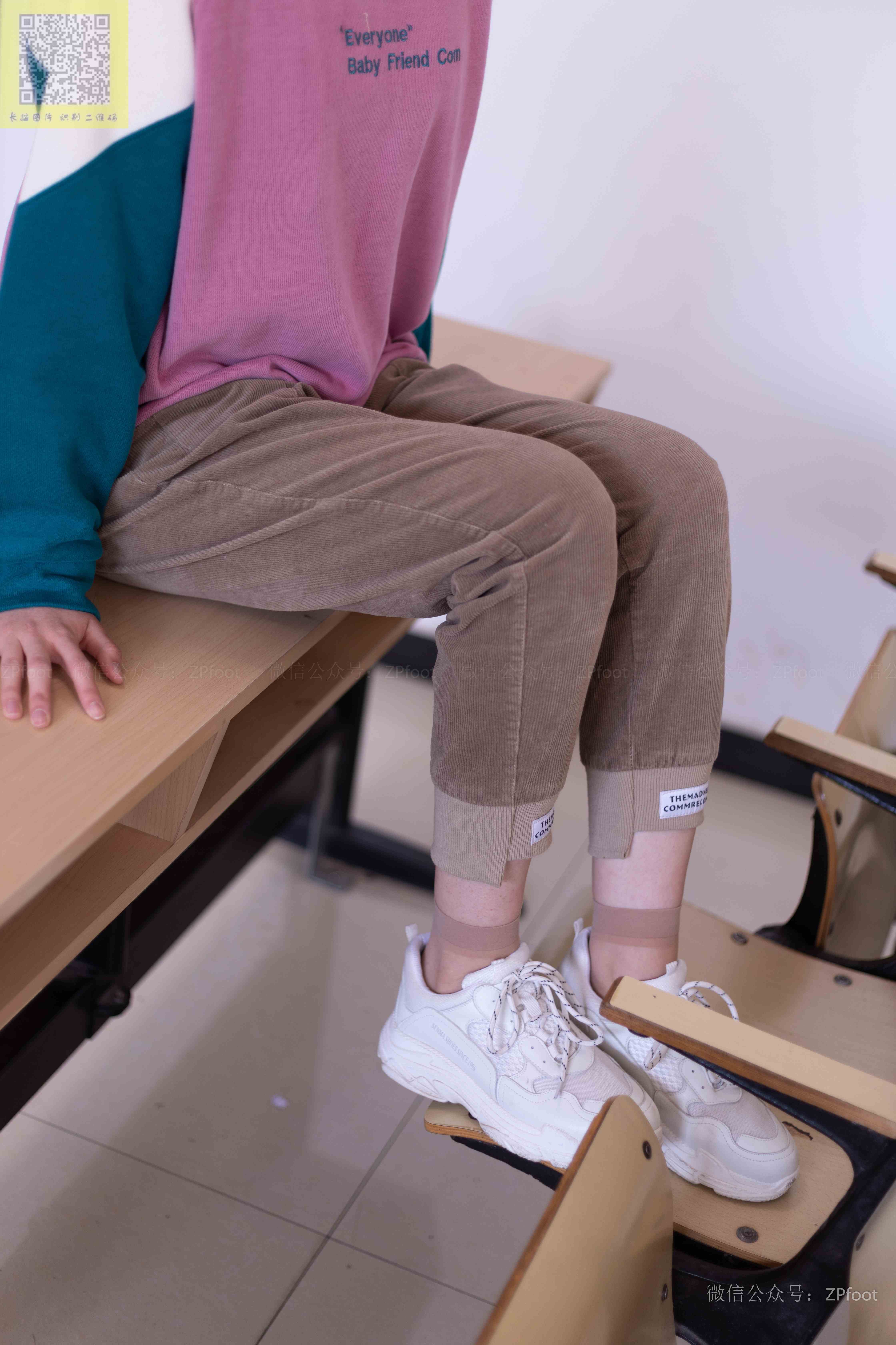 China Beauty Legs and feet 1408