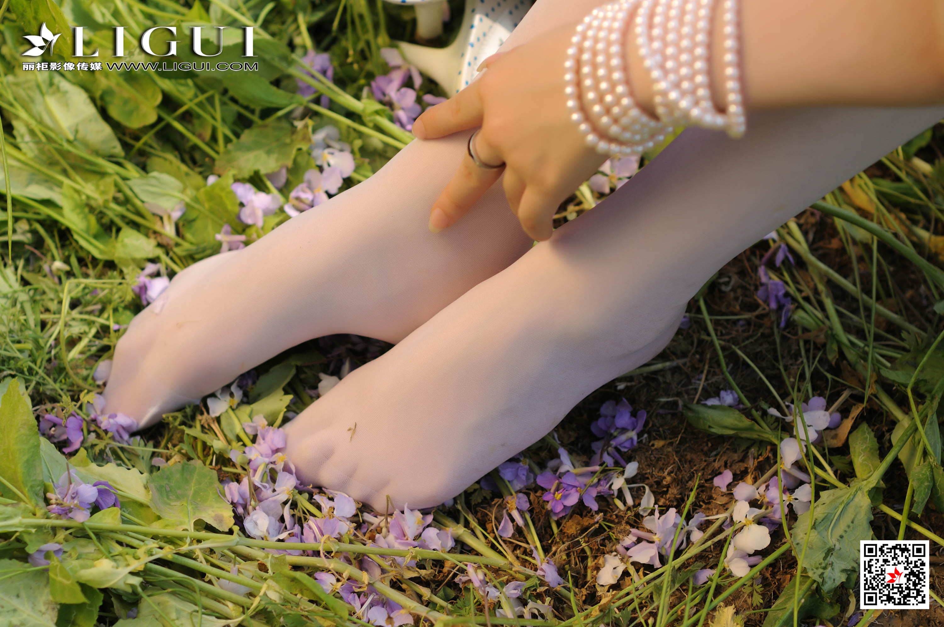 pretty lady dirty feet 133