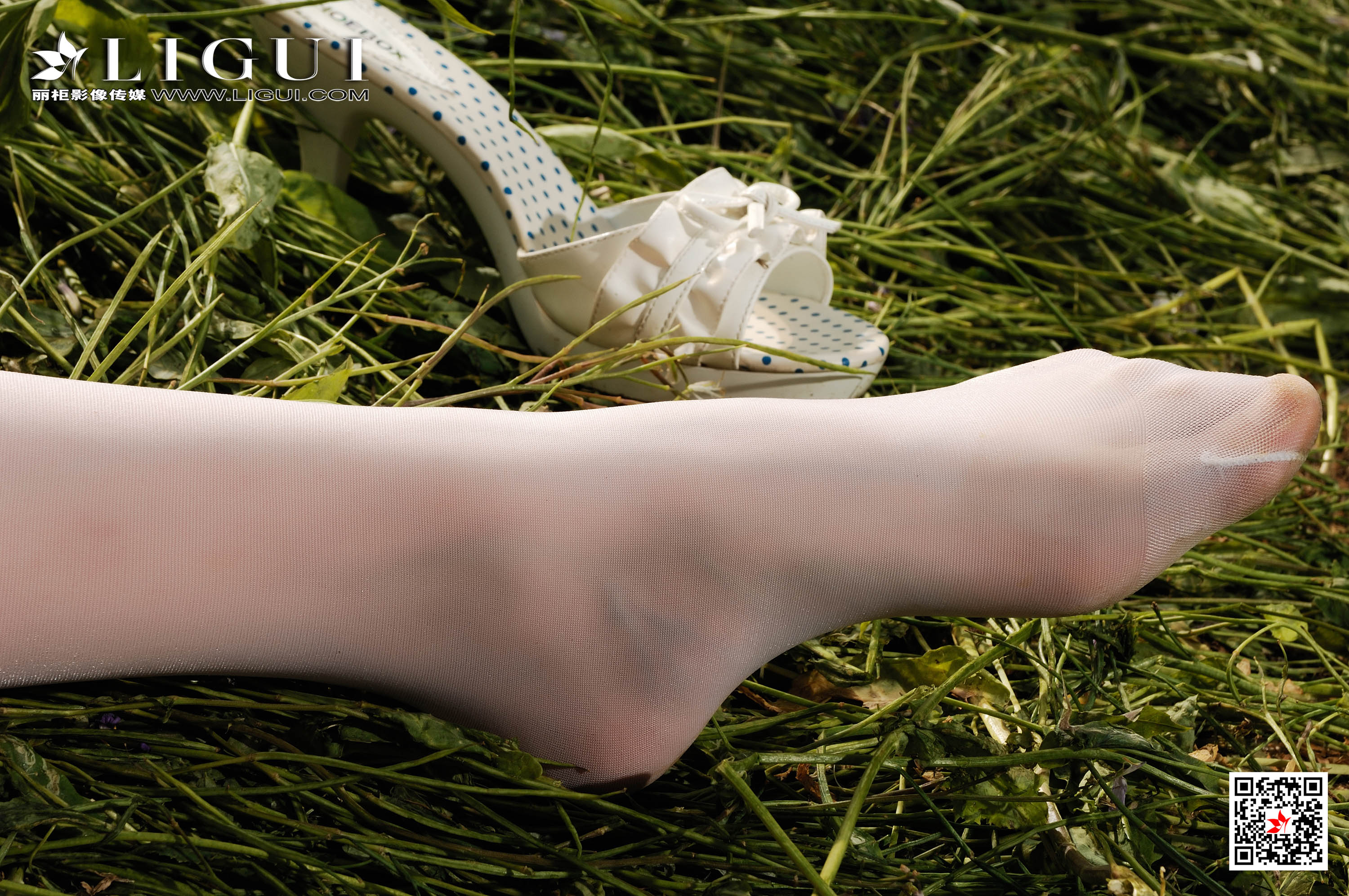 pretty lady dirty feet 133