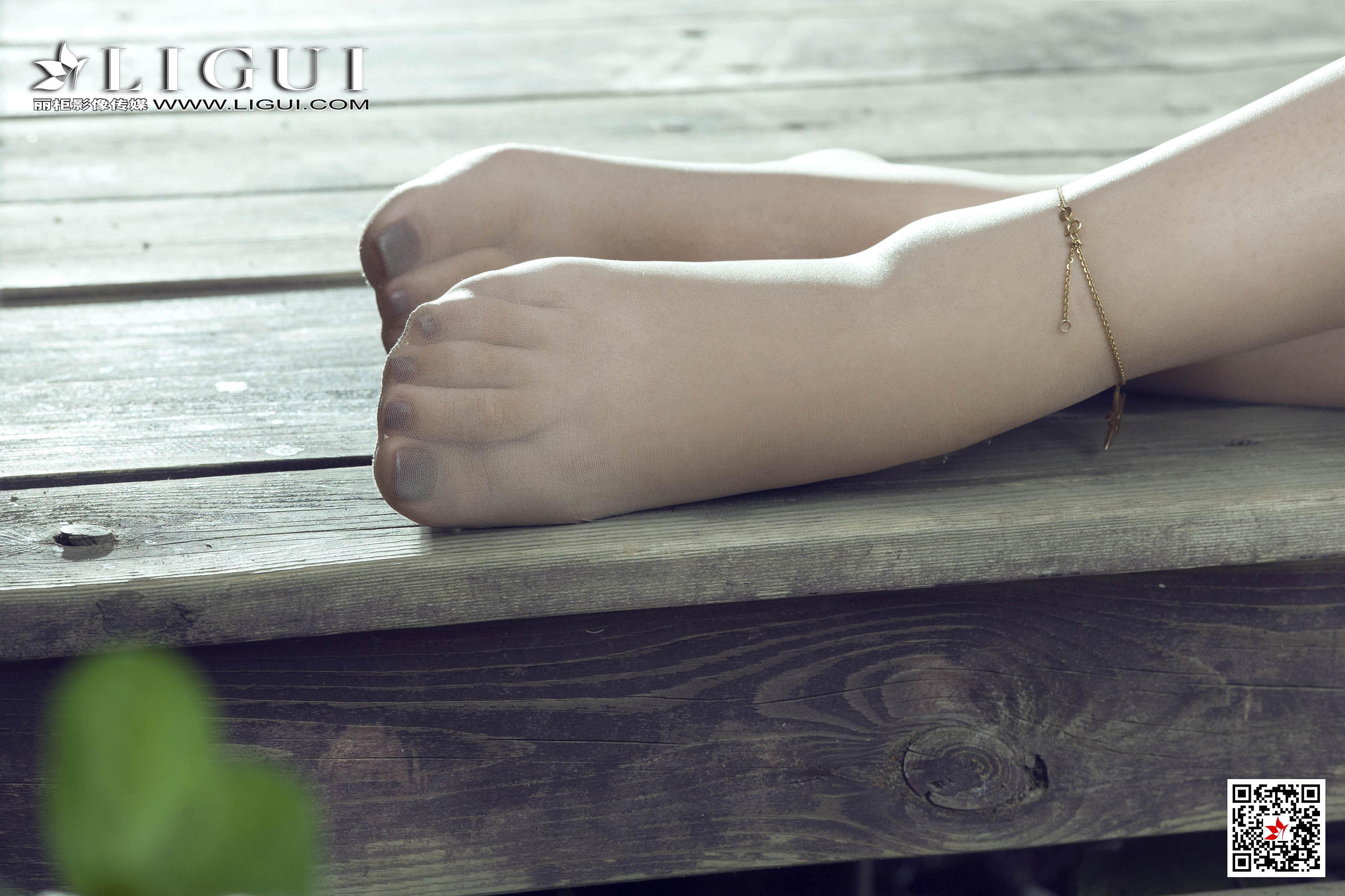 pretty lady dirty feet 134