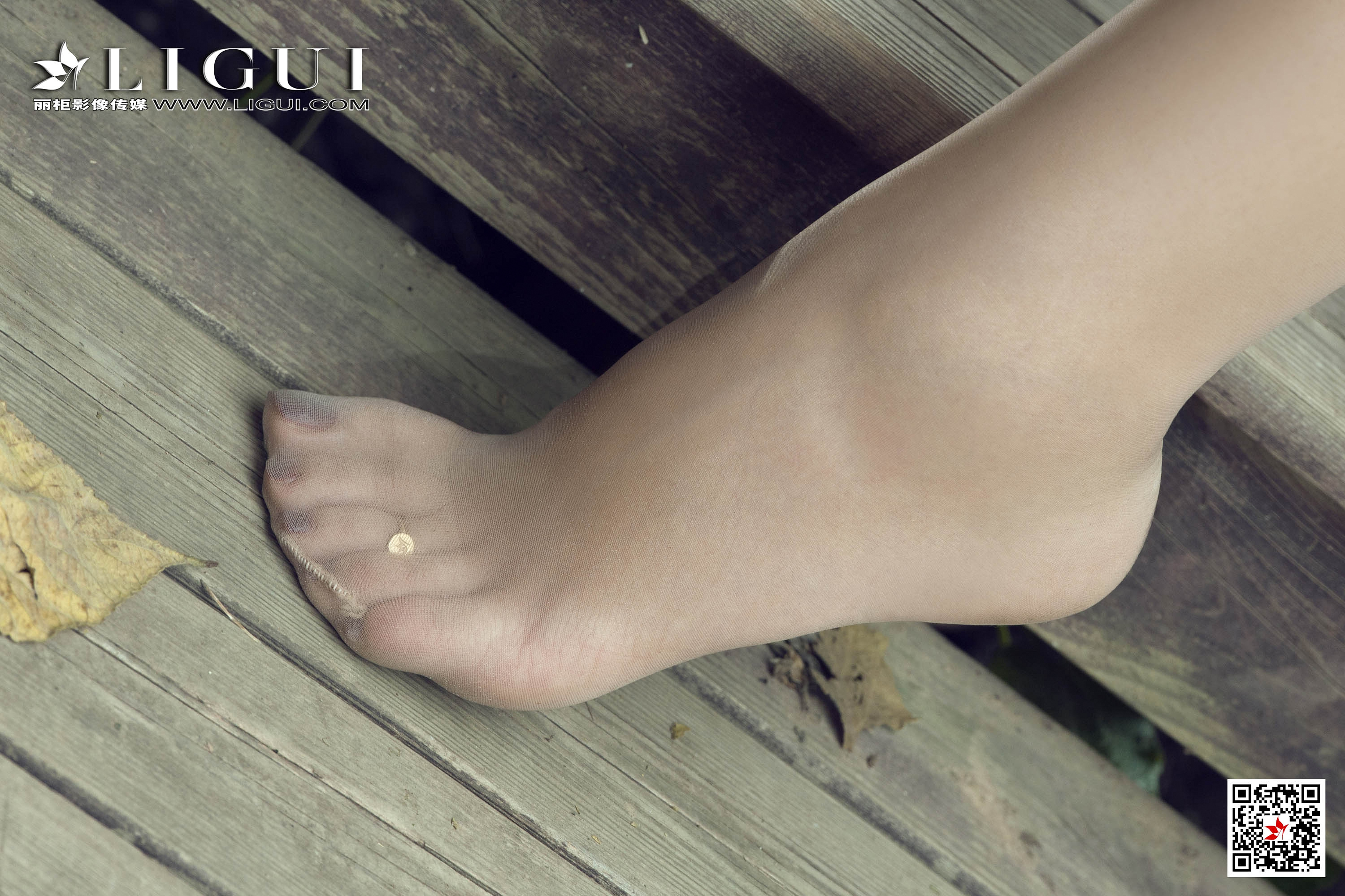 pretty lady dirty feet 134