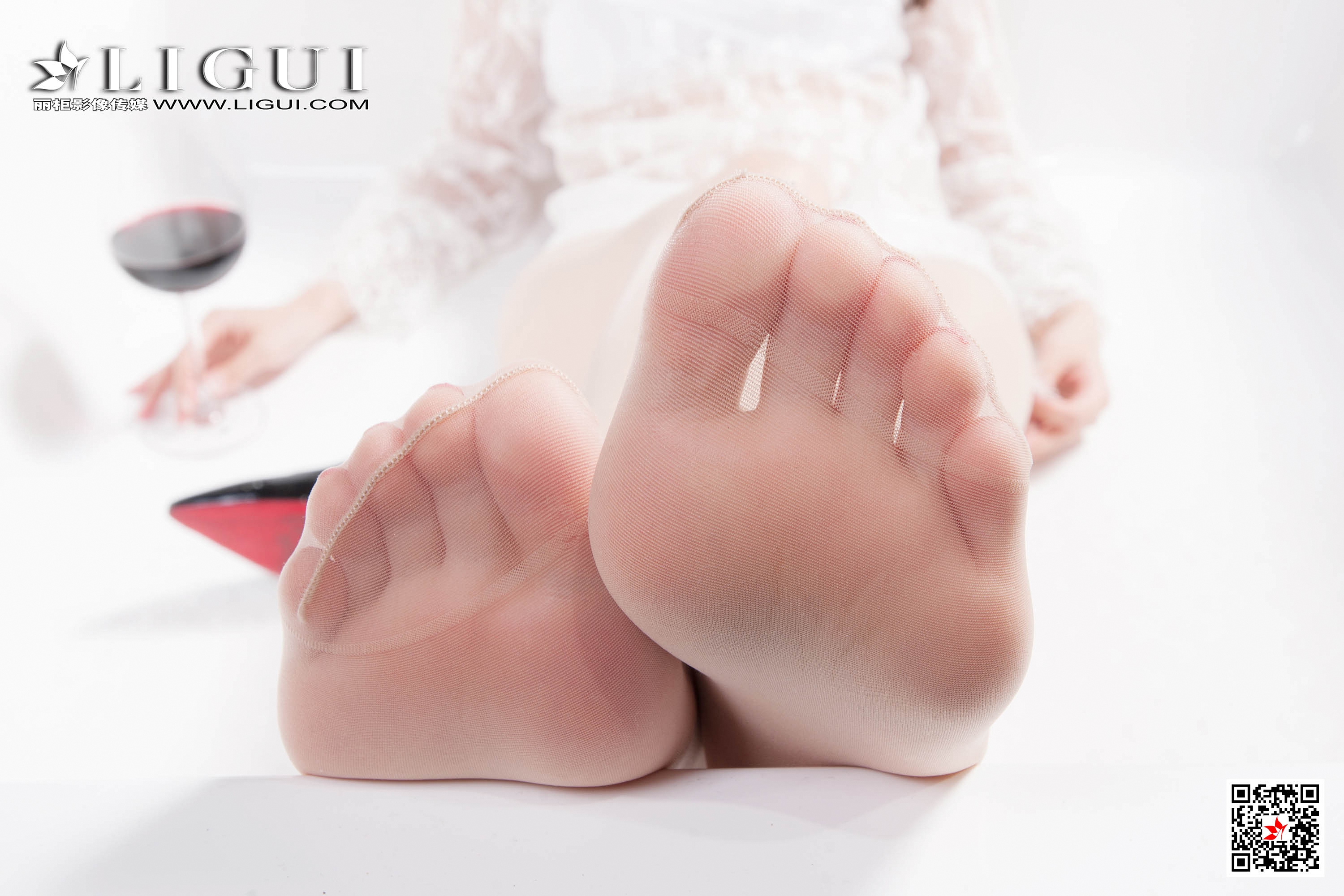 pretty lady dirty feet 135