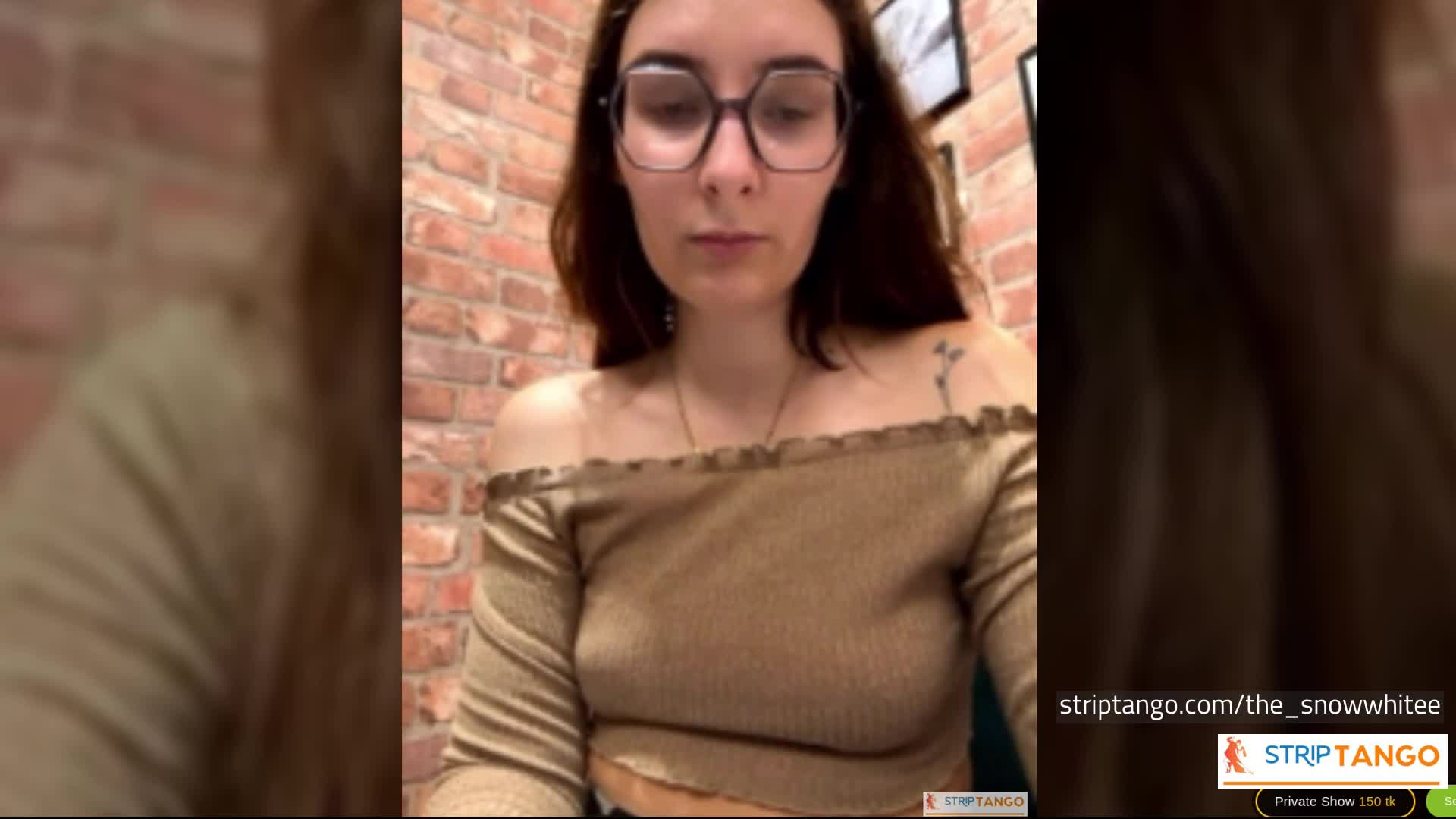 Striptango Outdoor Tease – 1000 Pics of Big Ass, Big Tits &