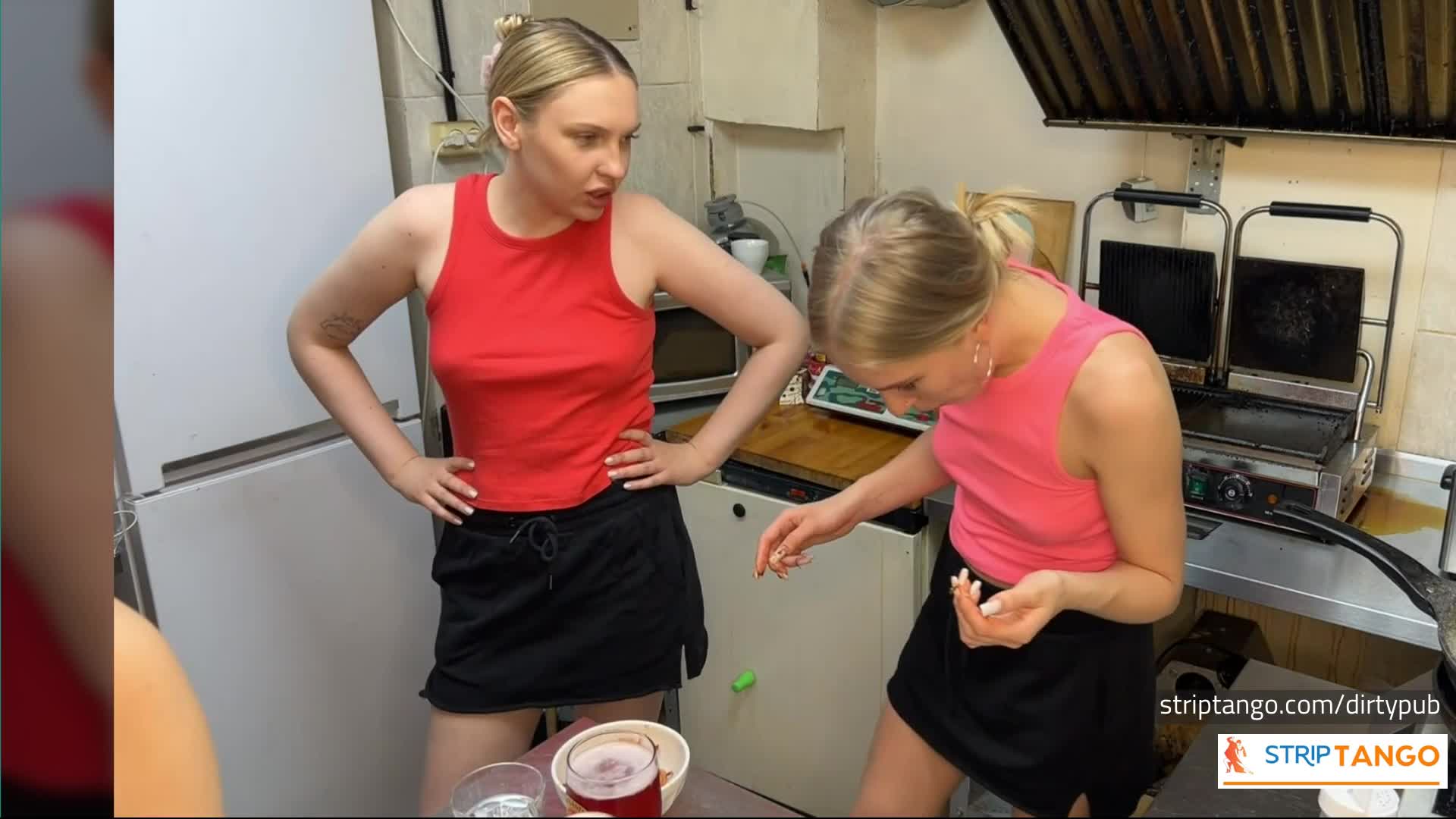 Striptango Outdoor Tease – 1000 Pics of Big Ass, Big Tits &