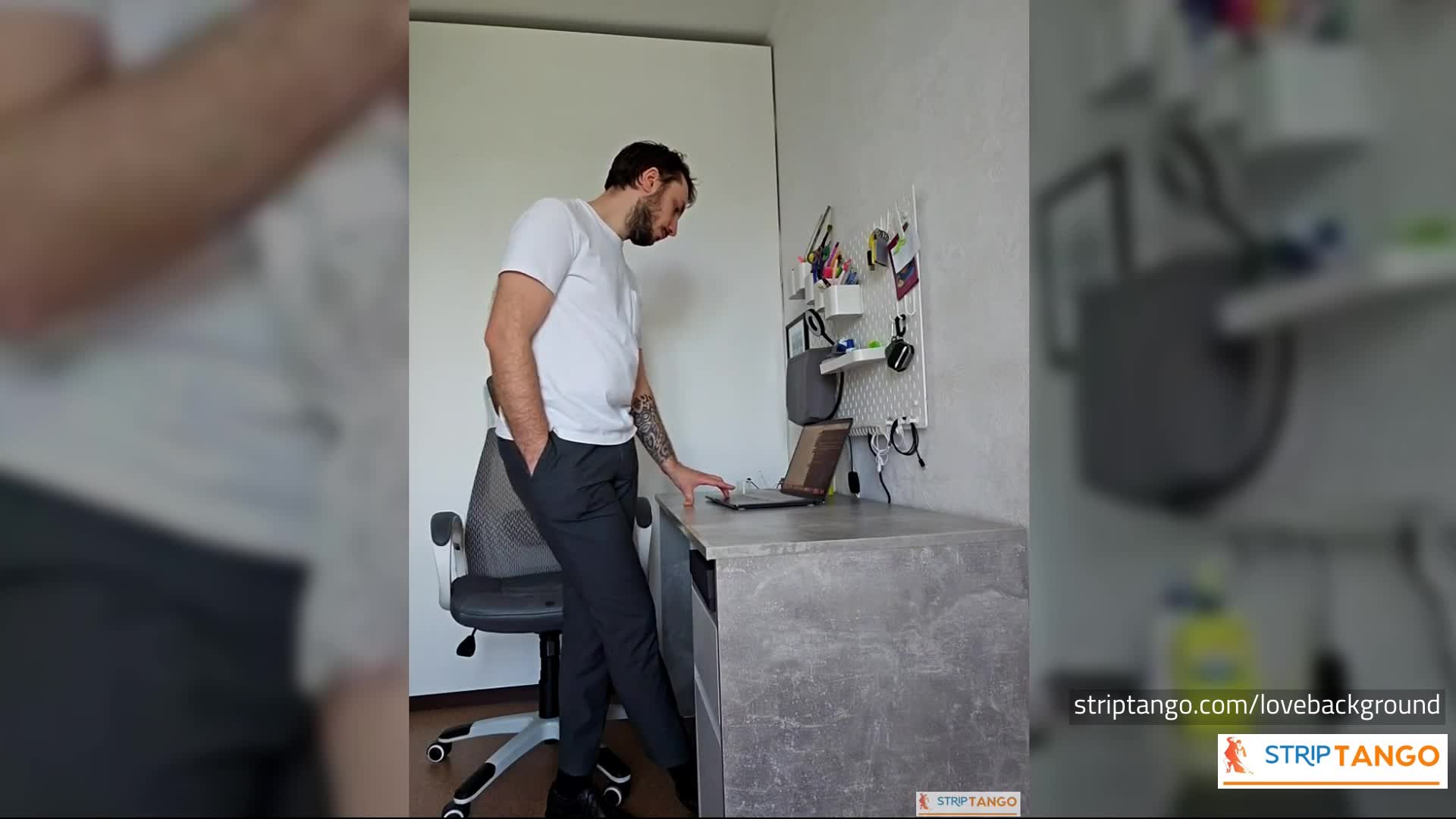 Striptango Outdoor Tease – 1000 Pics of Big Ass, Big Tits &