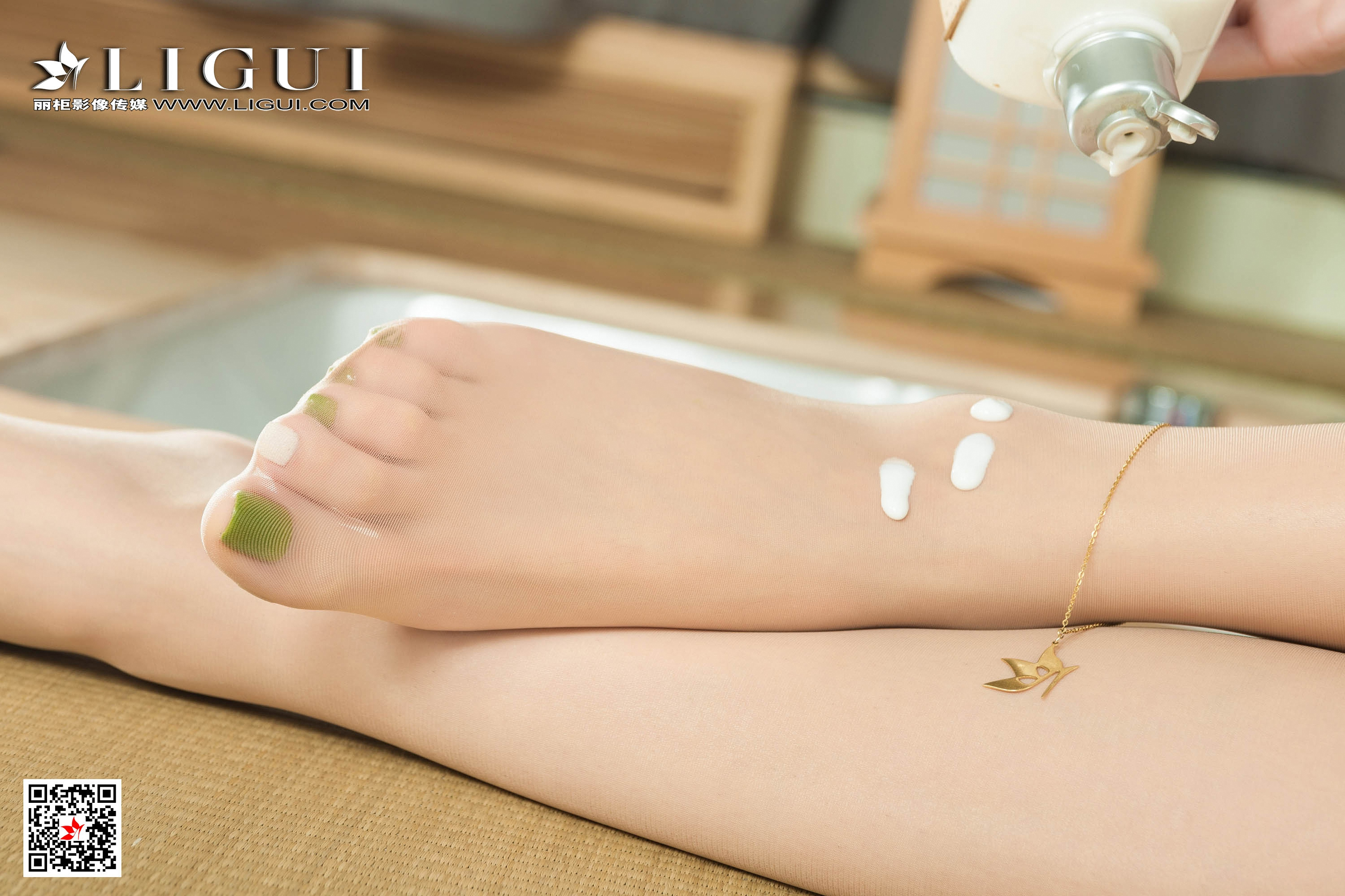 pretty lady dirty feet 136