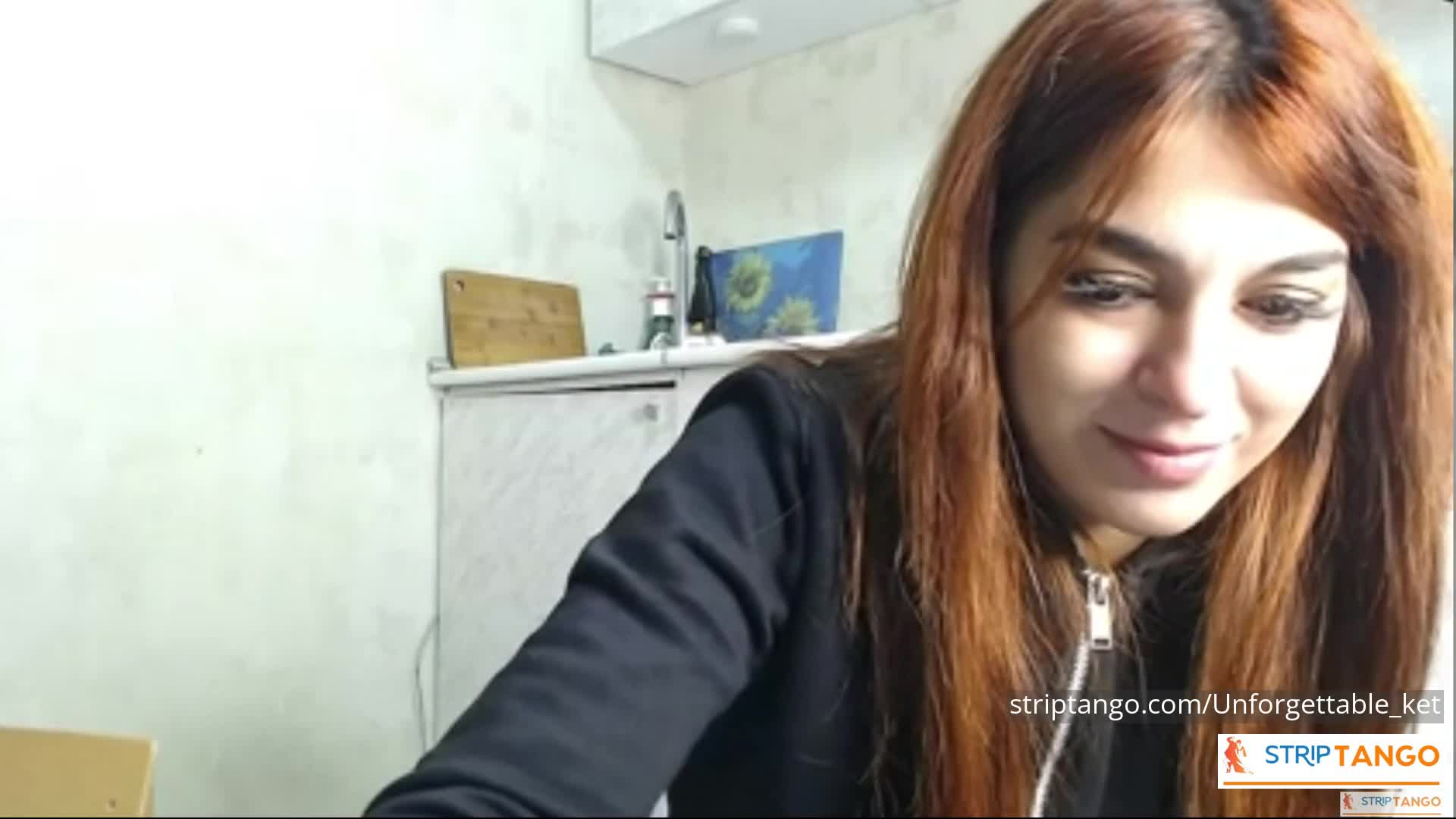 300 Pics of Big Ass, Big Tits & Hairy Pussy Striptango Camgi