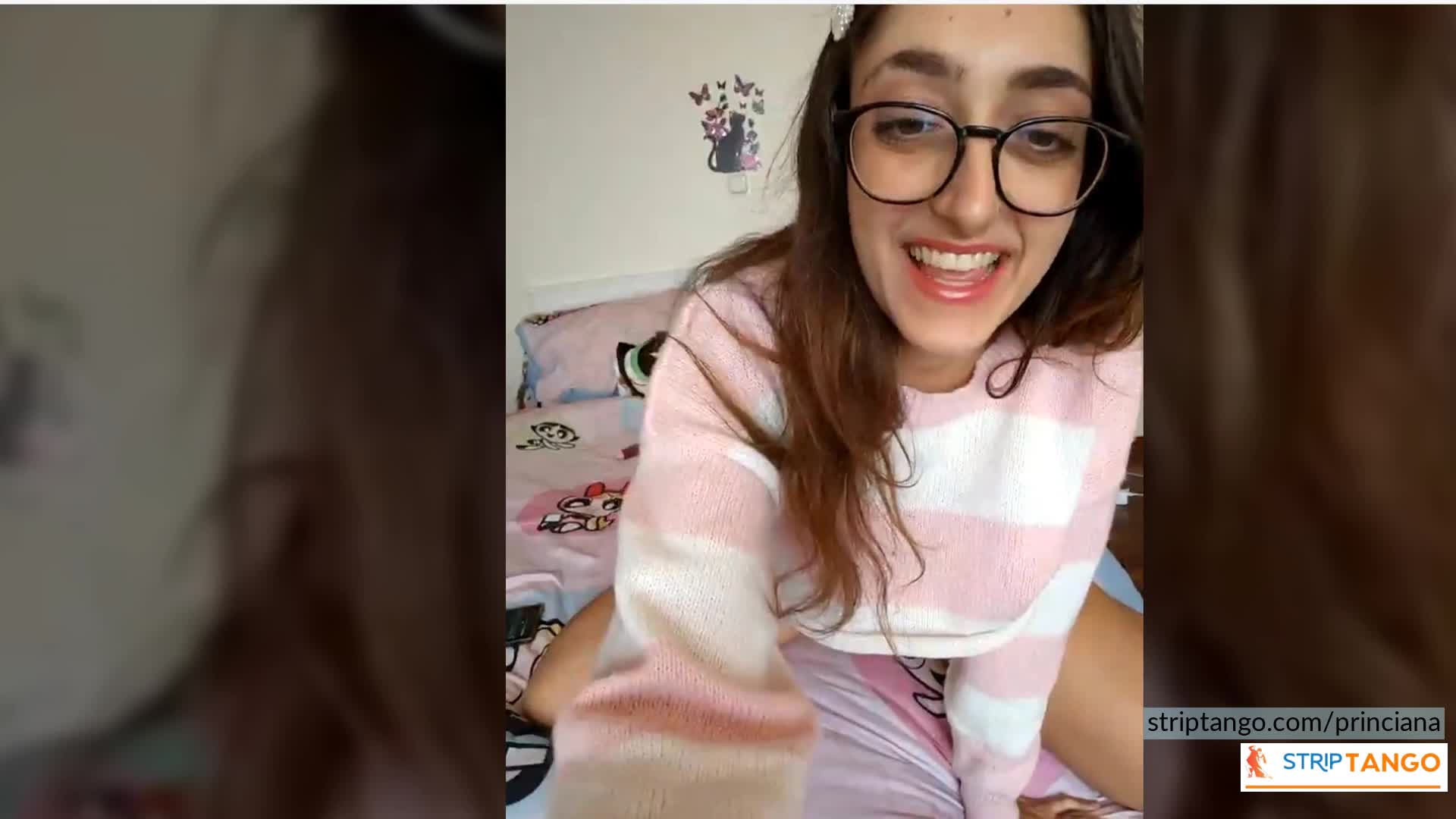 300 Pics of Big Ass, Big Tits & Hairy Pussy Striptango Camgi