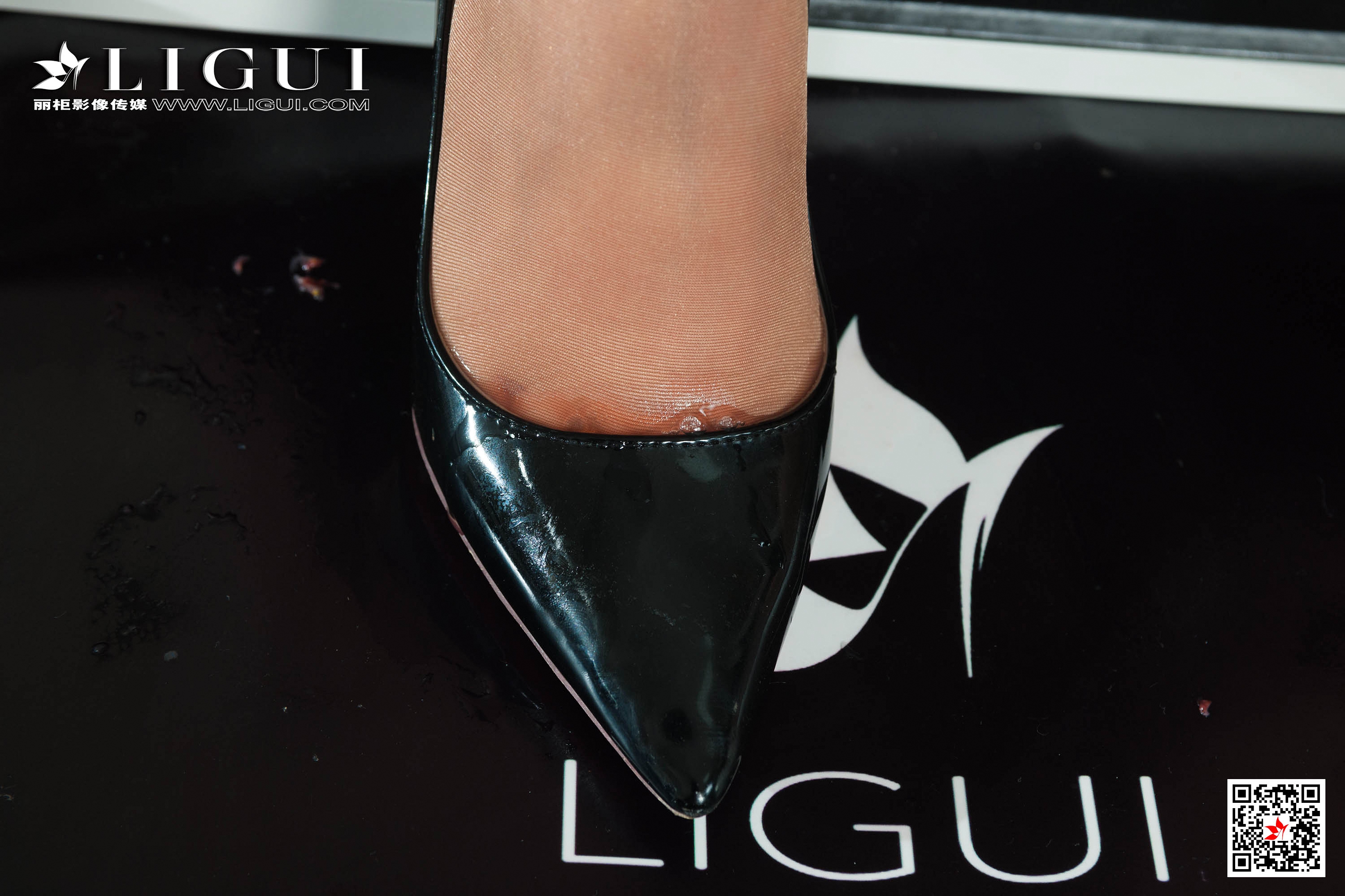 pretty lady dirty feet 137