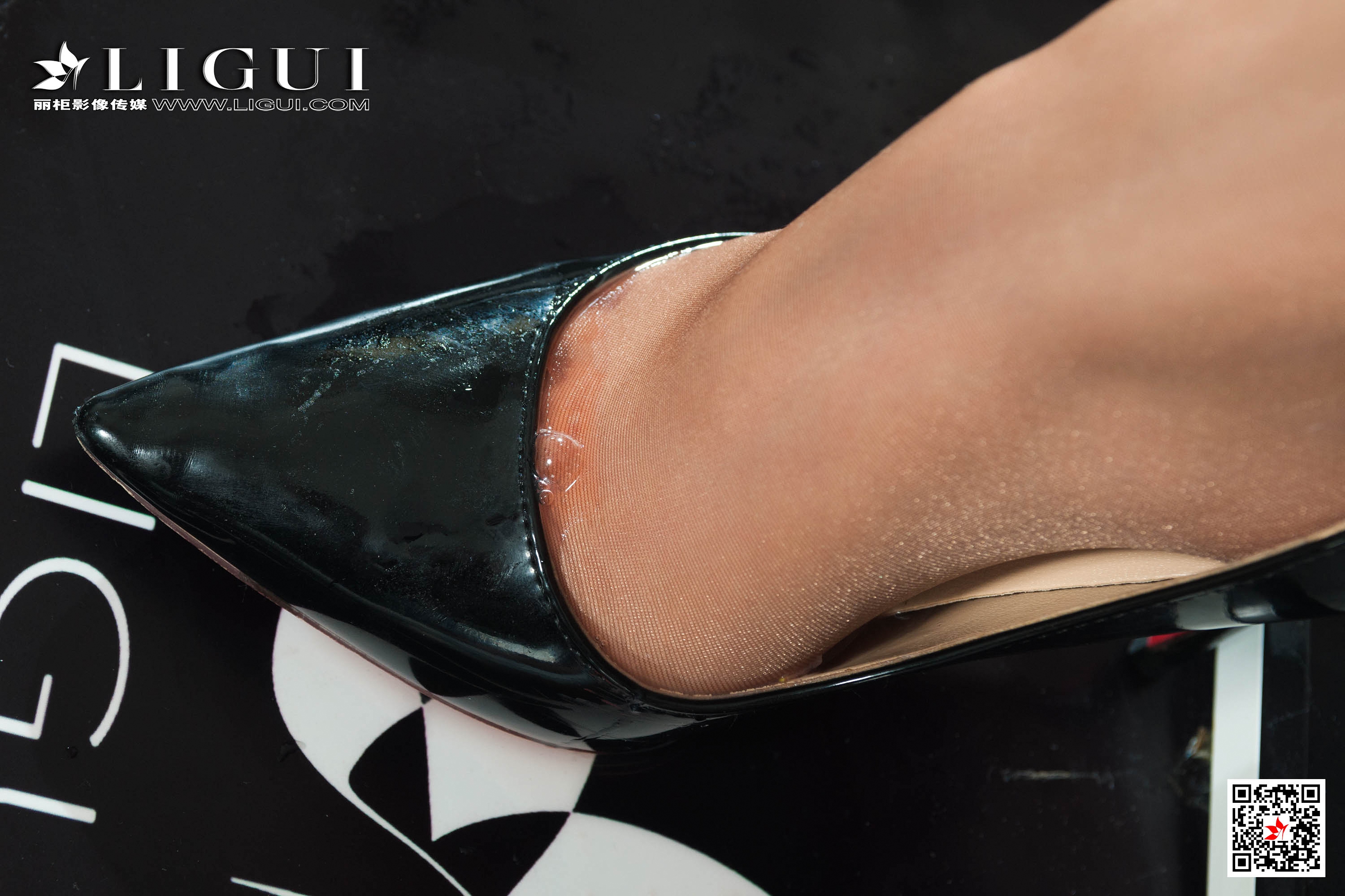 pretty lady dirty feet 137