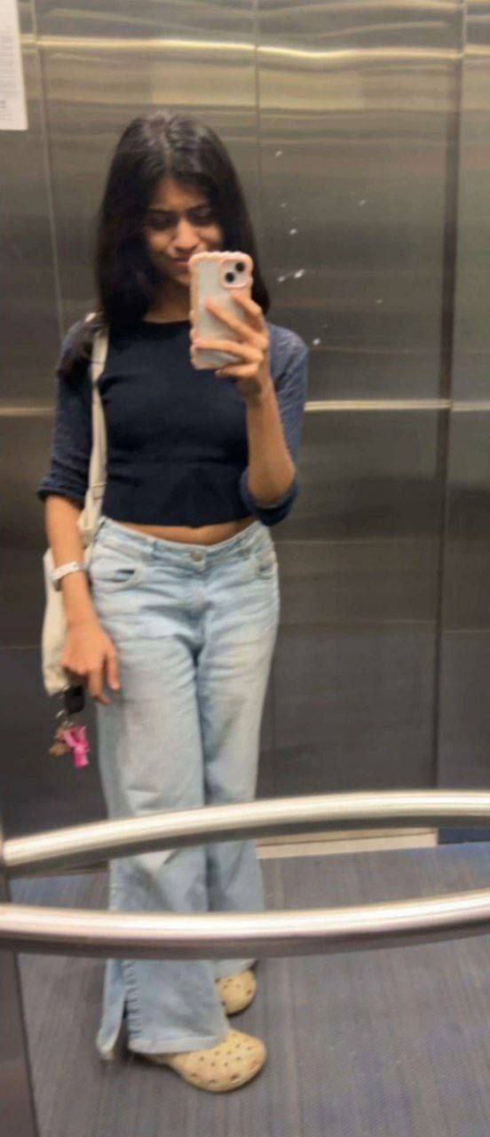 Cute Shy Delhi Girl Hot Pics