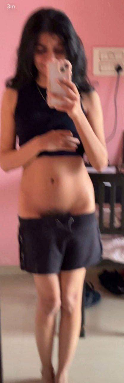 Cute Shy Delhi Girl Hot Pics