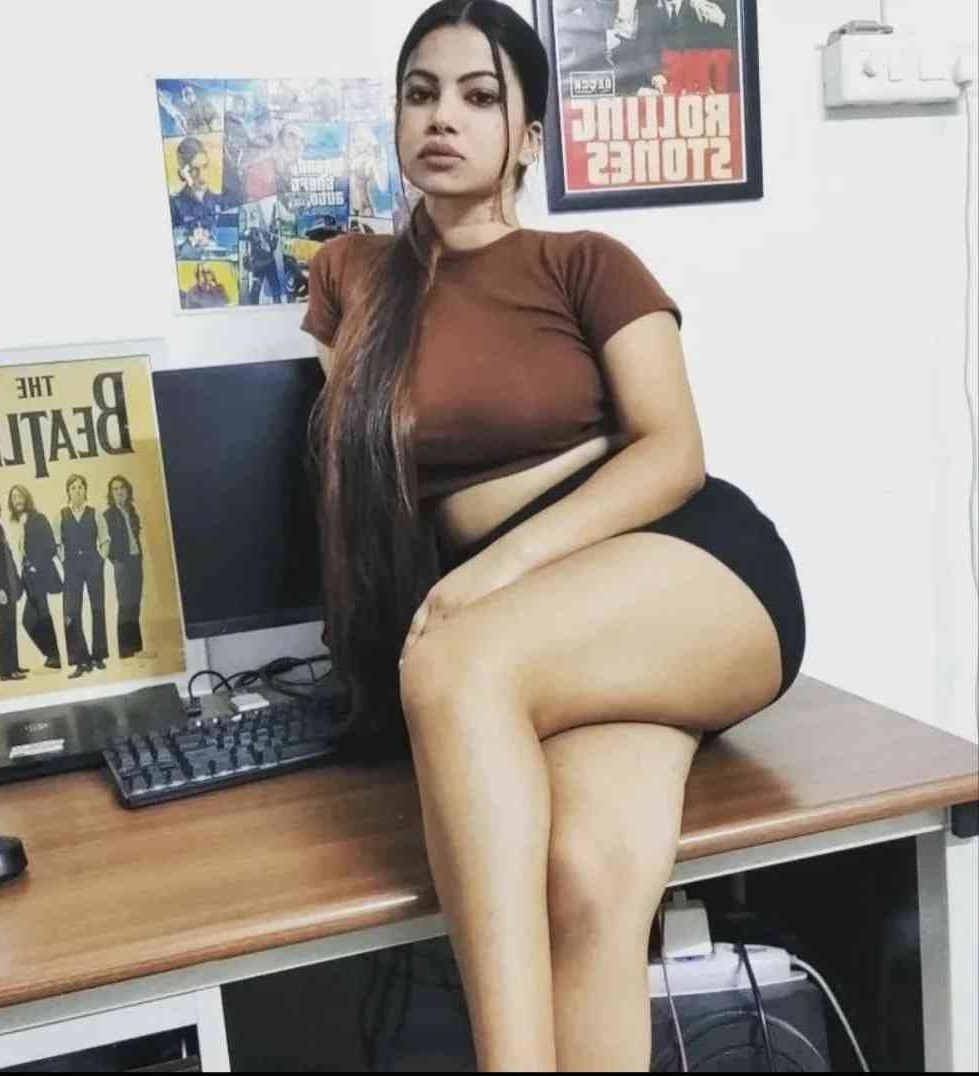 Big Ass & Big Tits Sexy Woman Pics