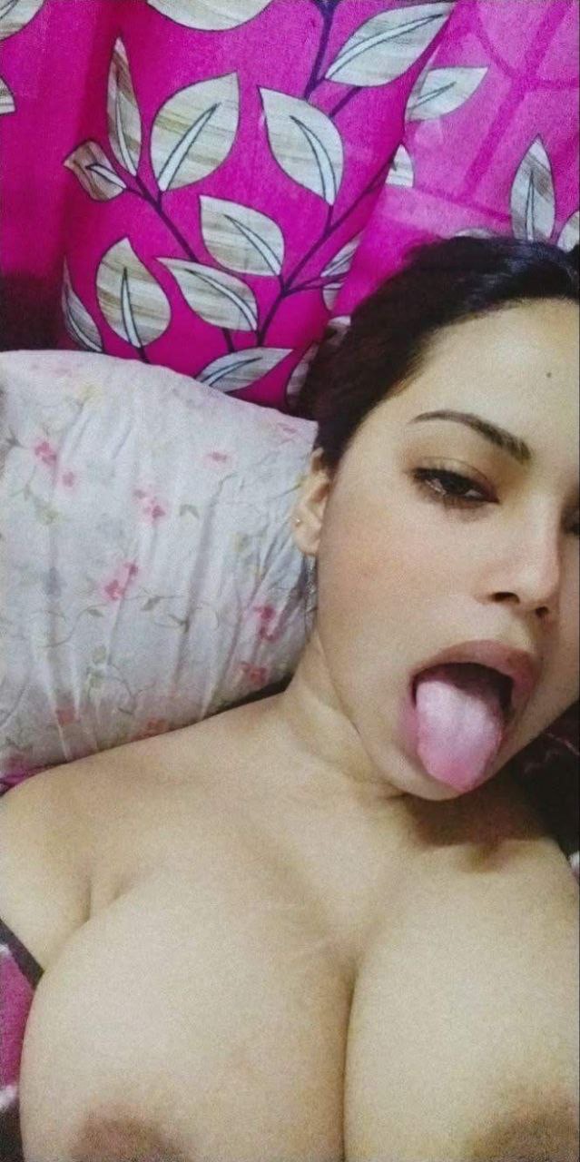 Big Ass & Big Tits Sexy Woman Pics