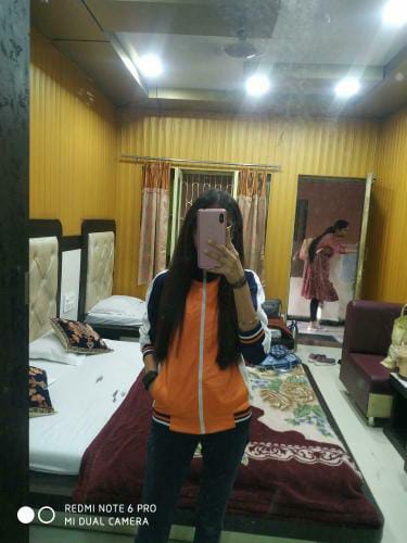 Cute Slim Babe Selfshot Pussy Pics