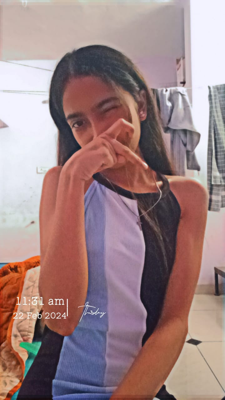 Cute Slim Babe Selfshot Pussy Pics