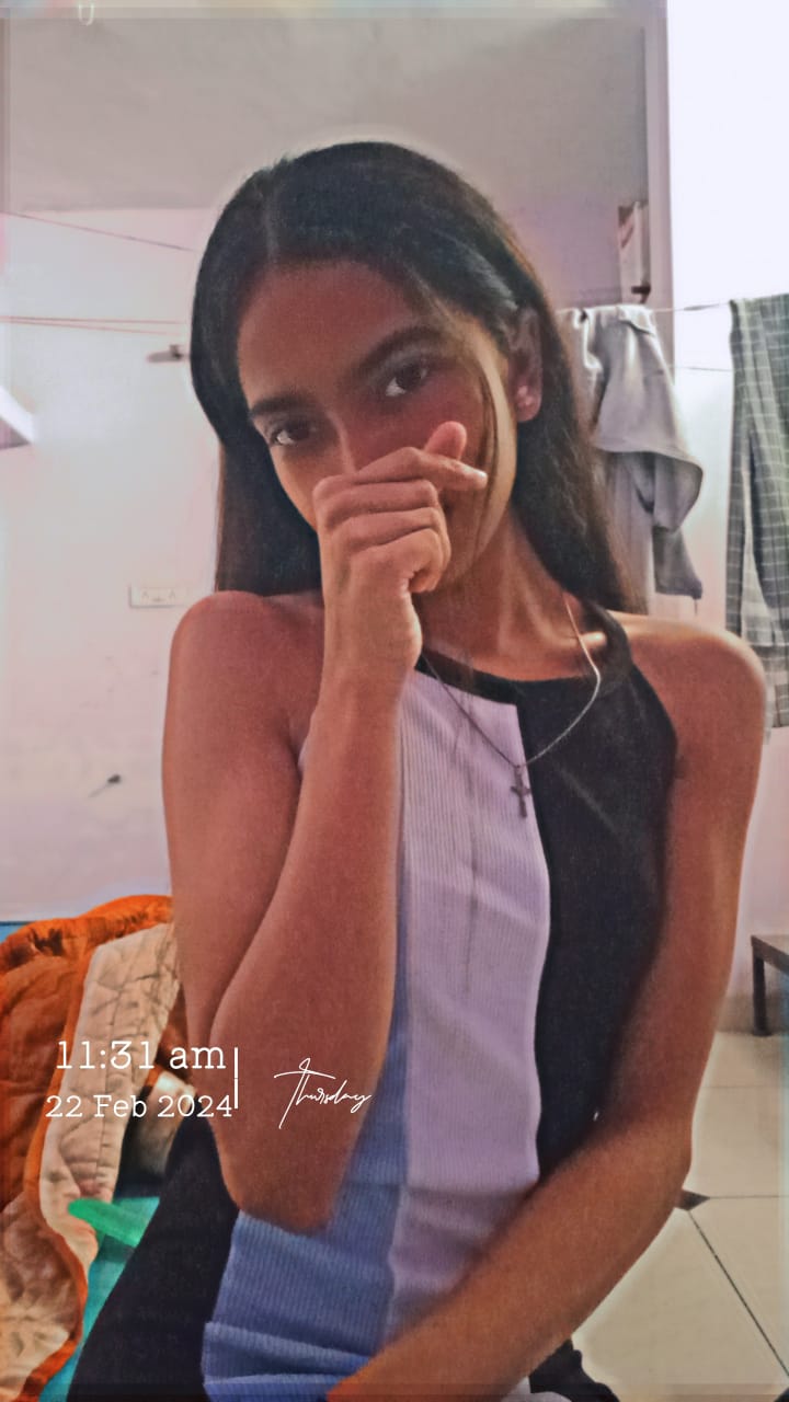 Cute Slim Babe Selfshot Pussy Pics