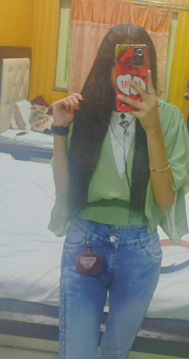 Cute Slim Babe Selfshot Pussy Pics