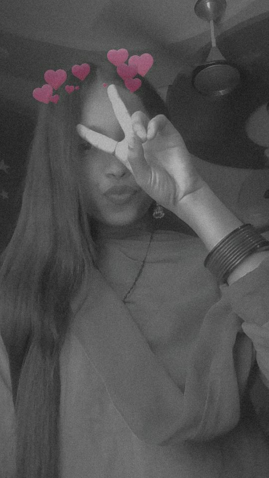 Cute Slim Babe Selfshot Pussy Pics