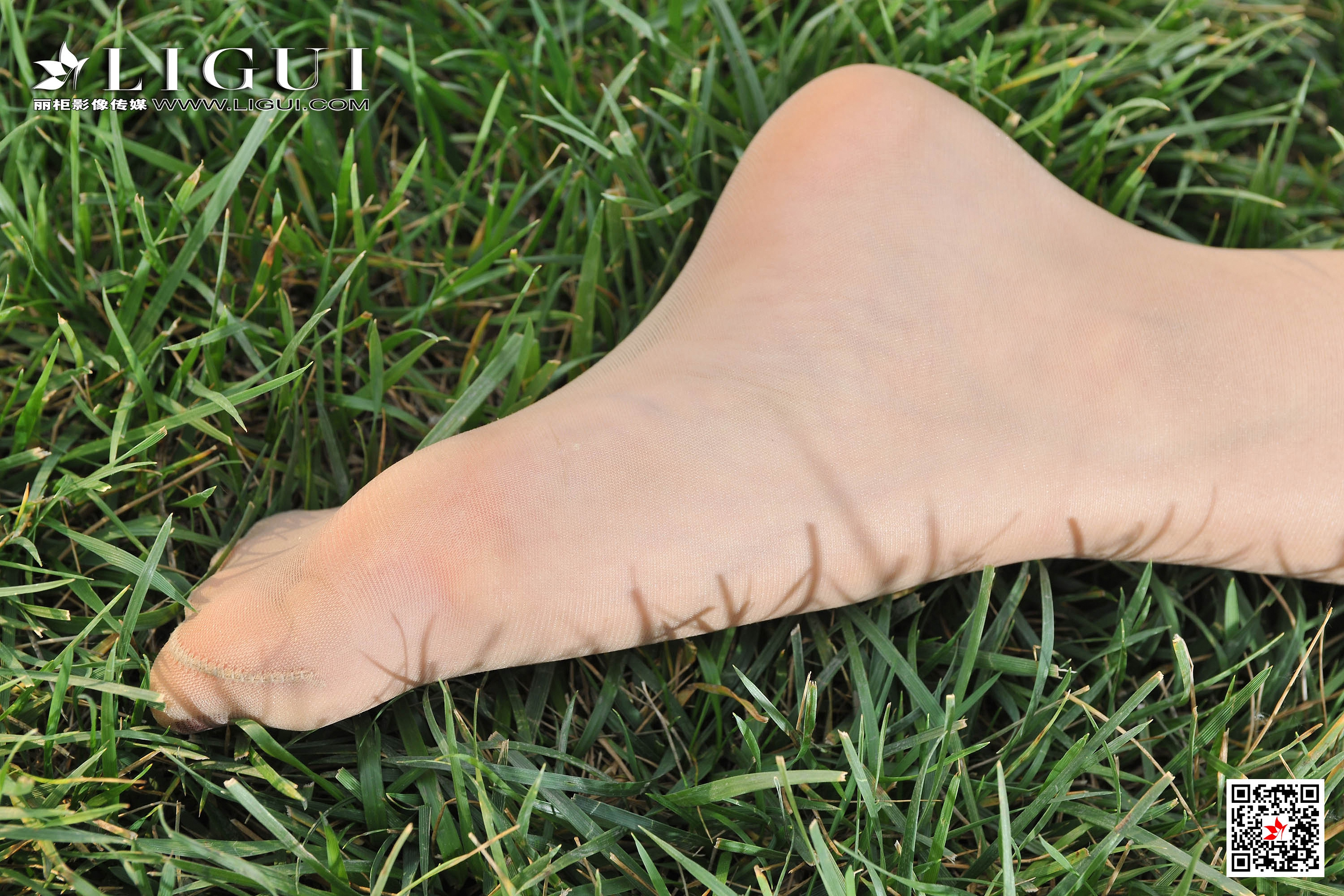 pretty lady dirty feet 140