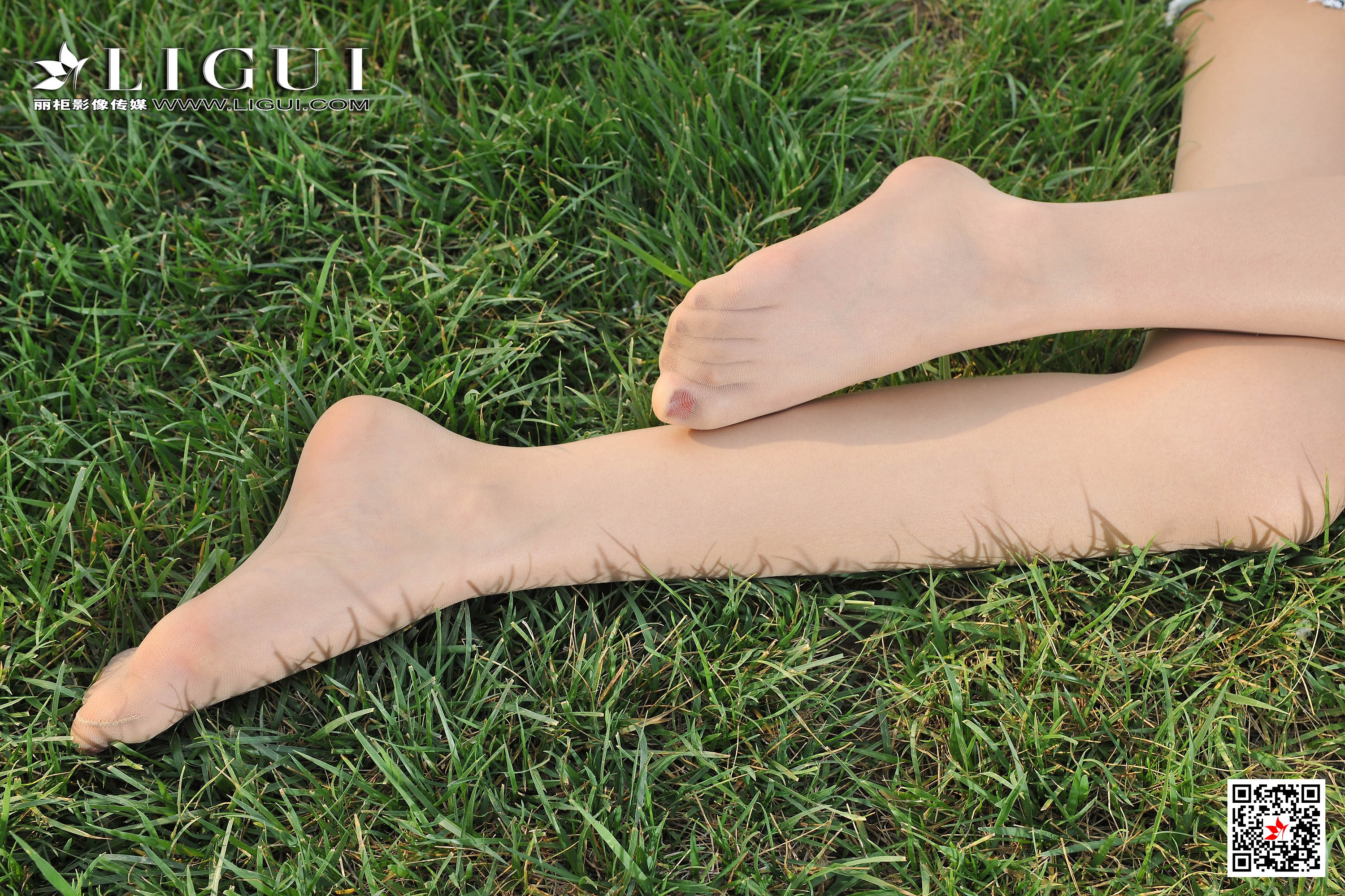 pretty lady dirty feet 140