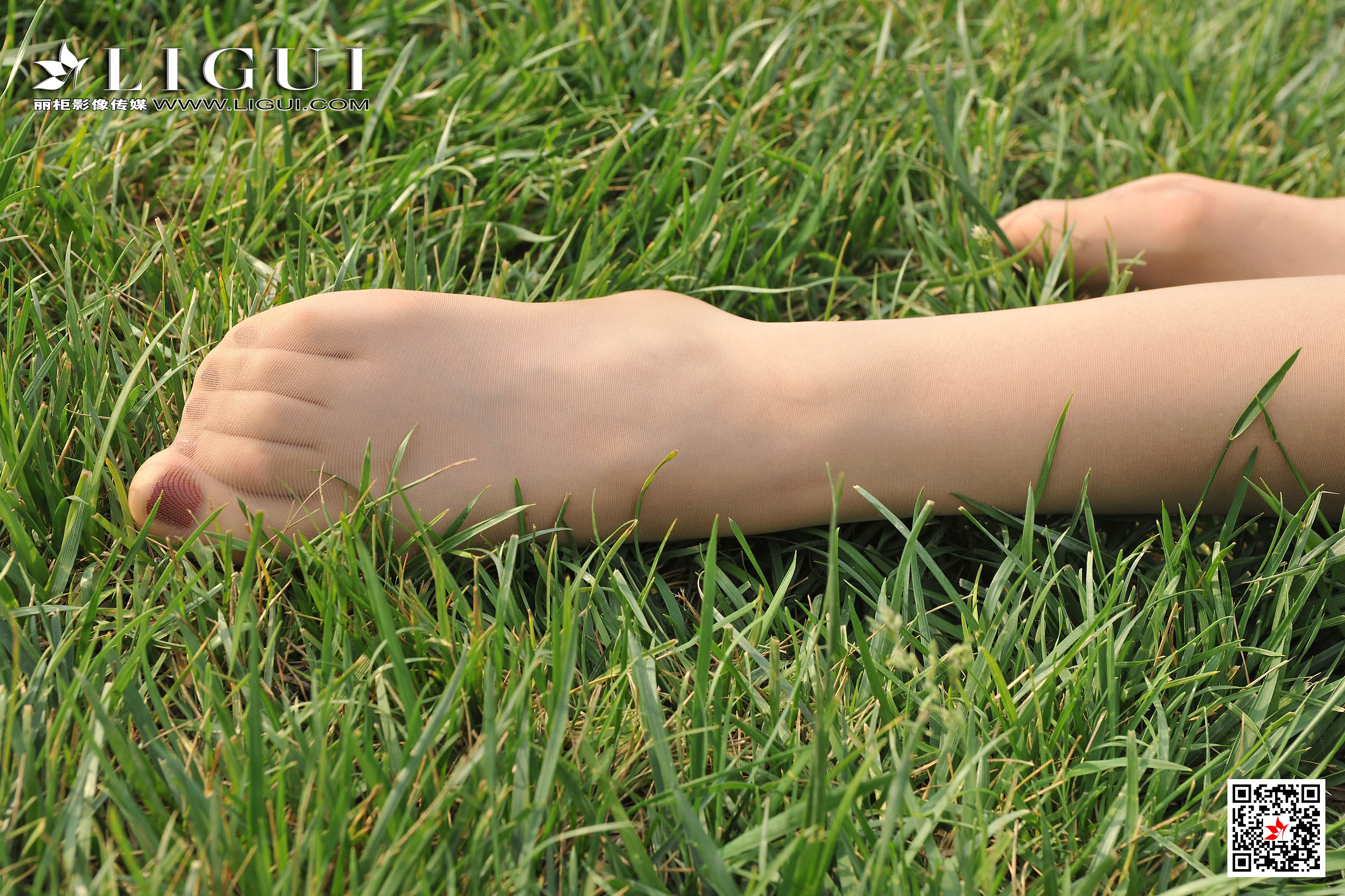 pretty lady dirty feet 140