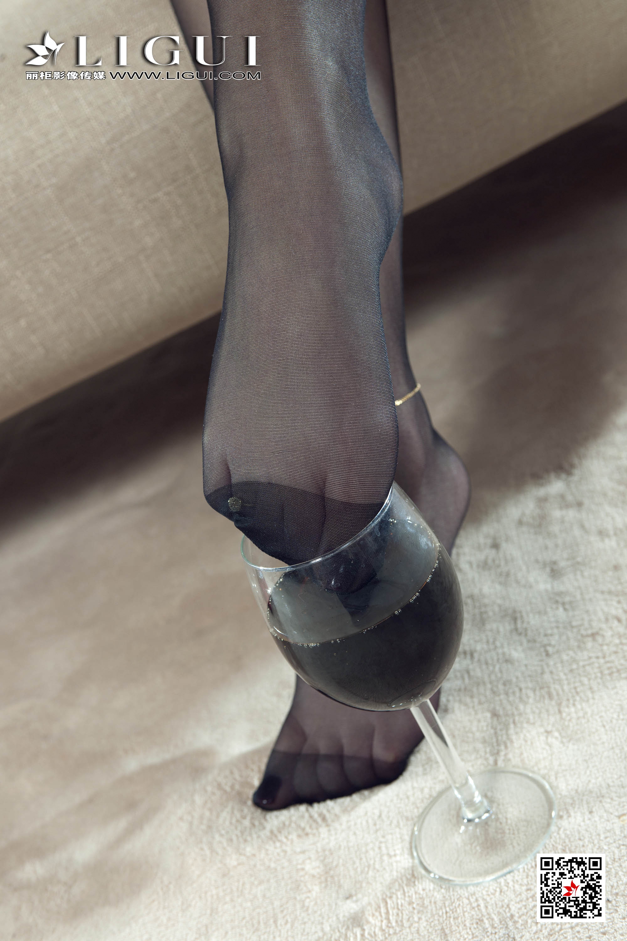 pretty lady dirty feet 141