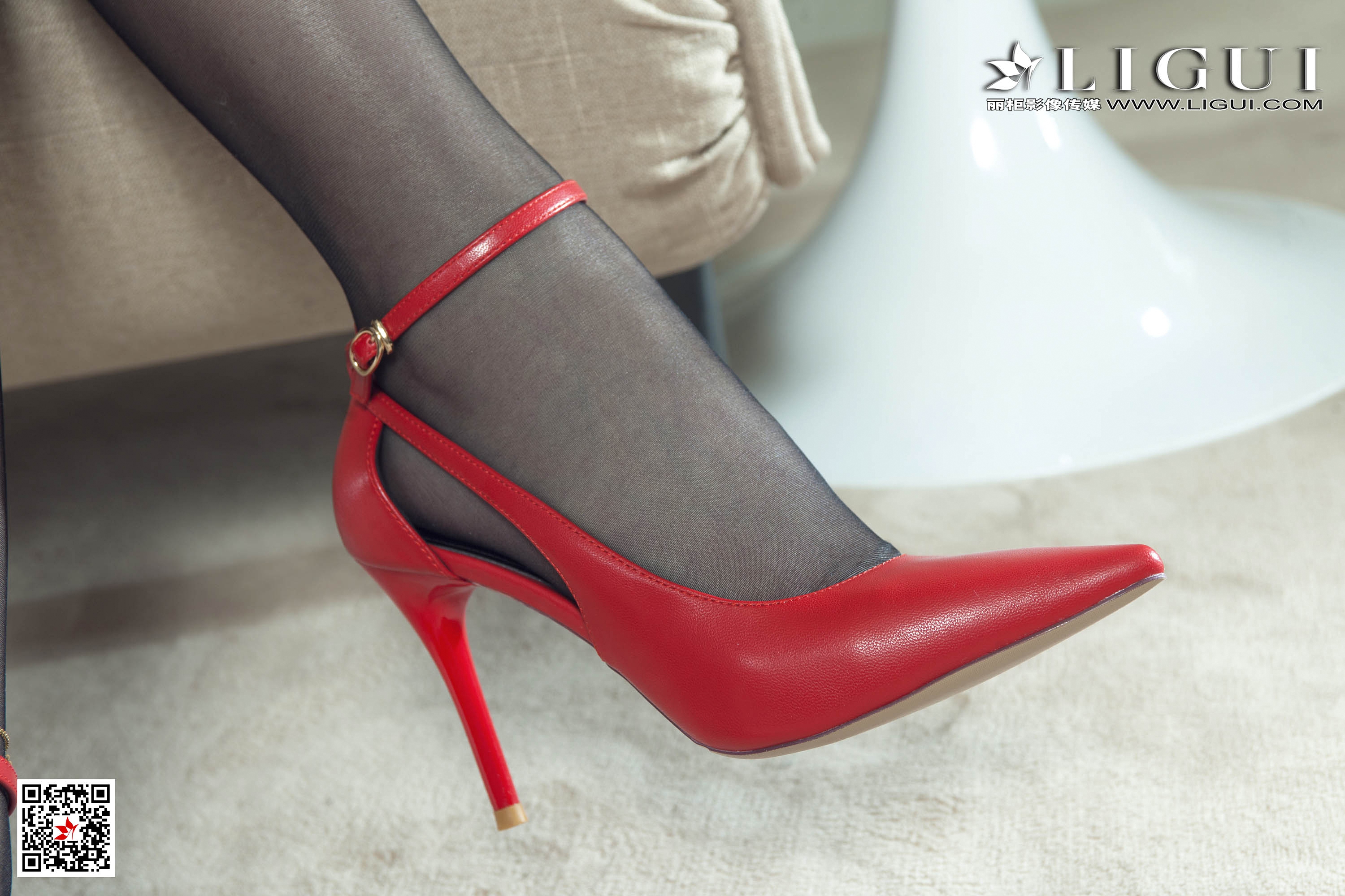 pretty lady dirty feet 141