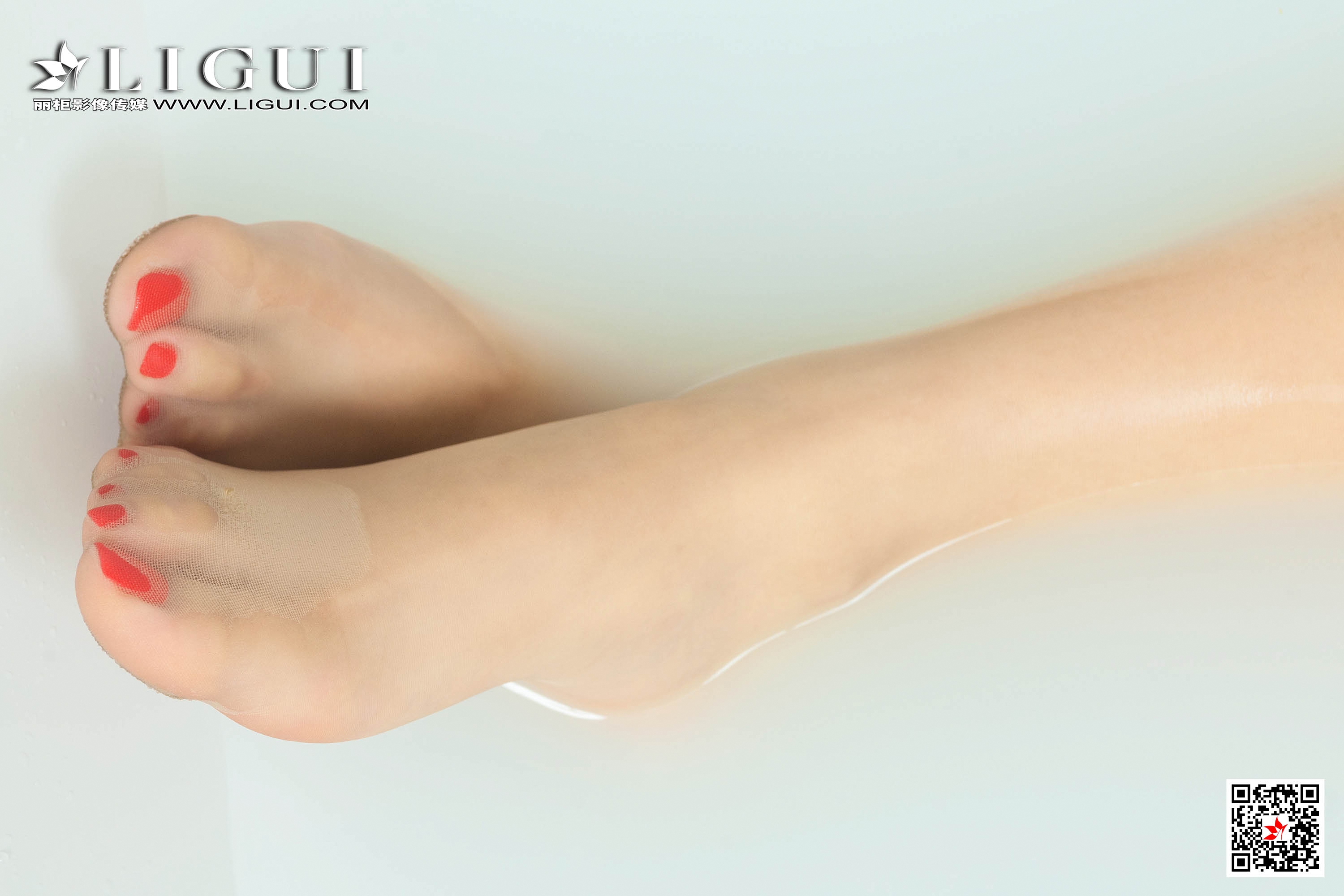 pretty lady dirty feet 143