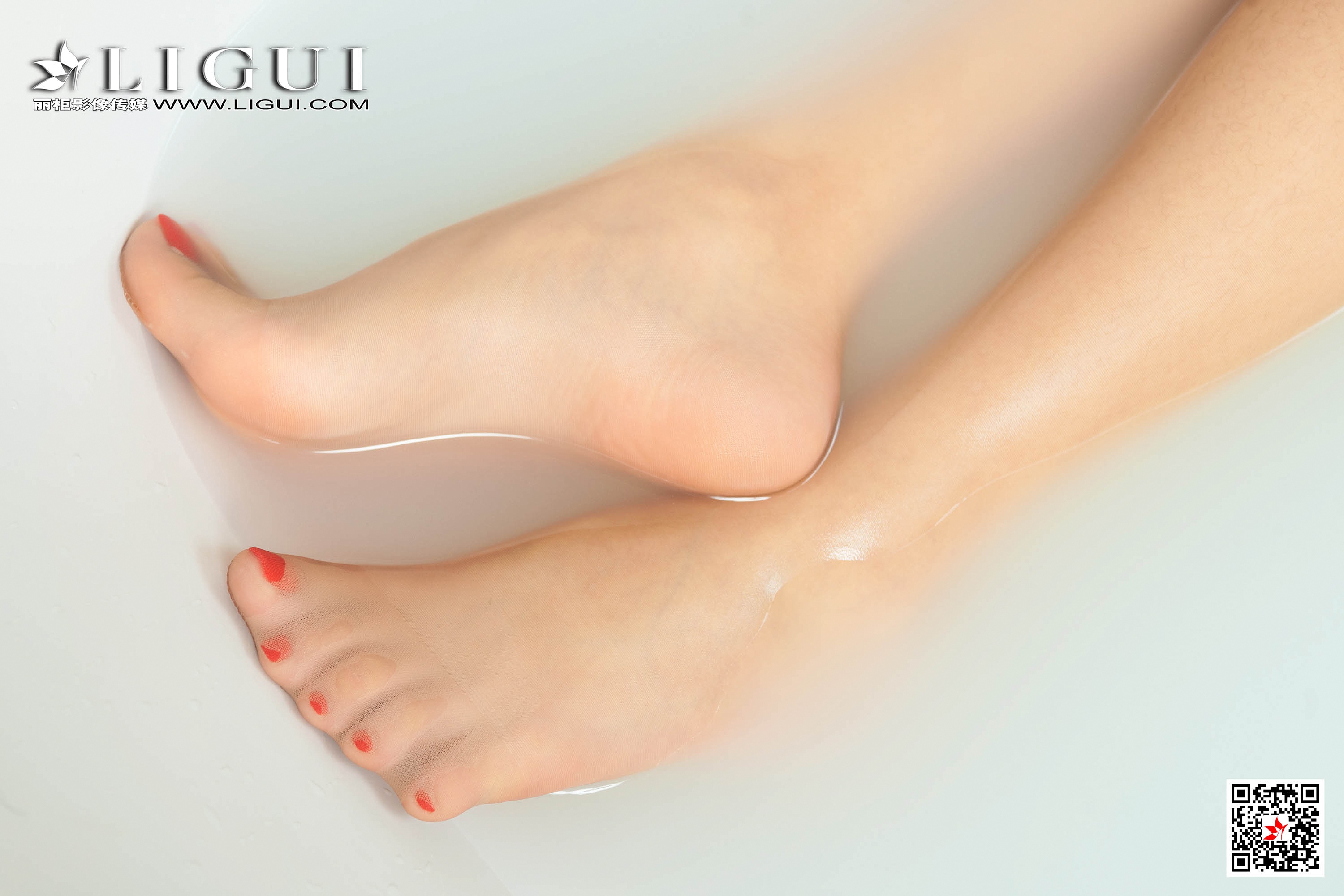 pretty lady dirty feet 143