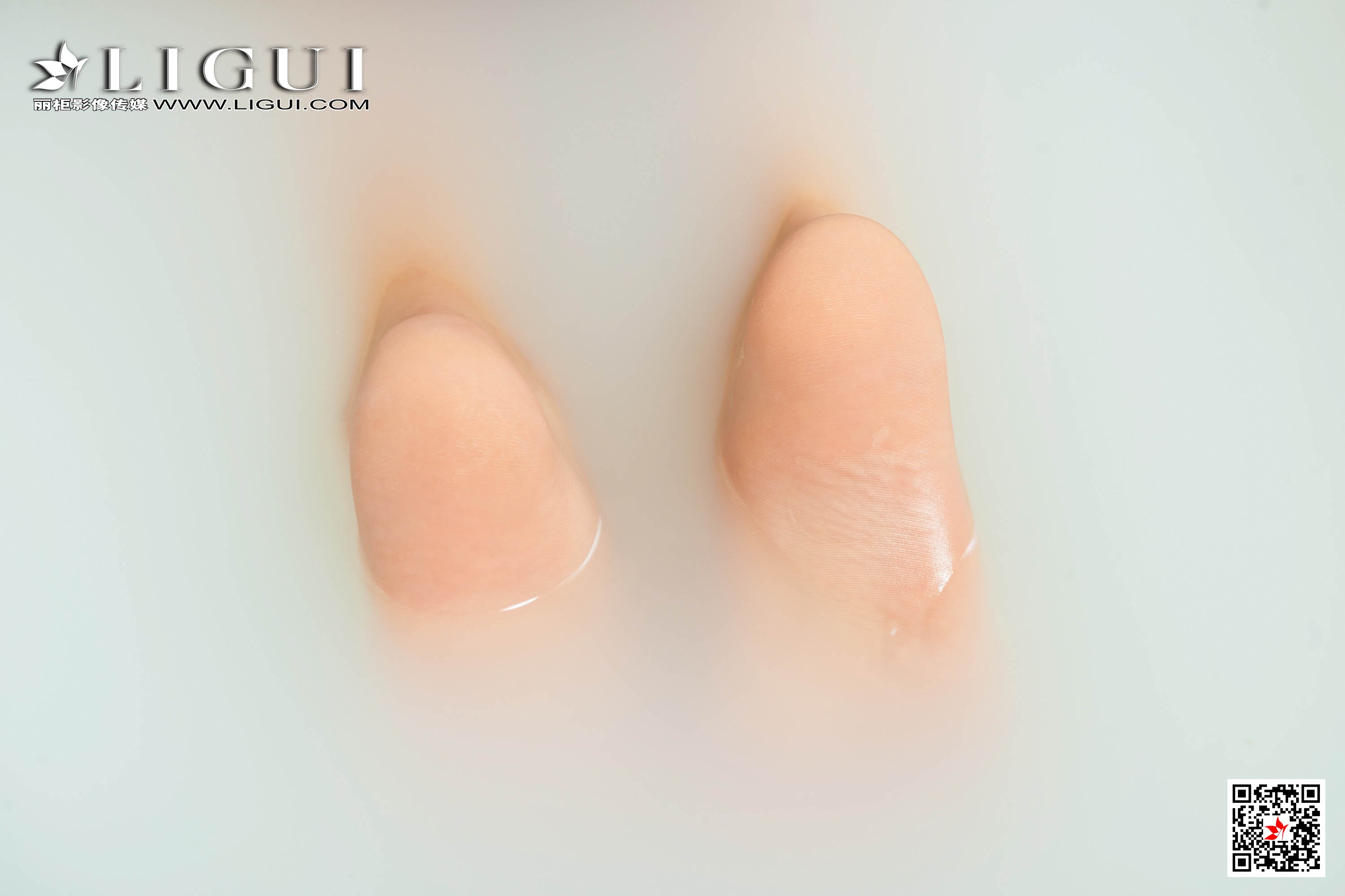 pretty lady dirty feet 143