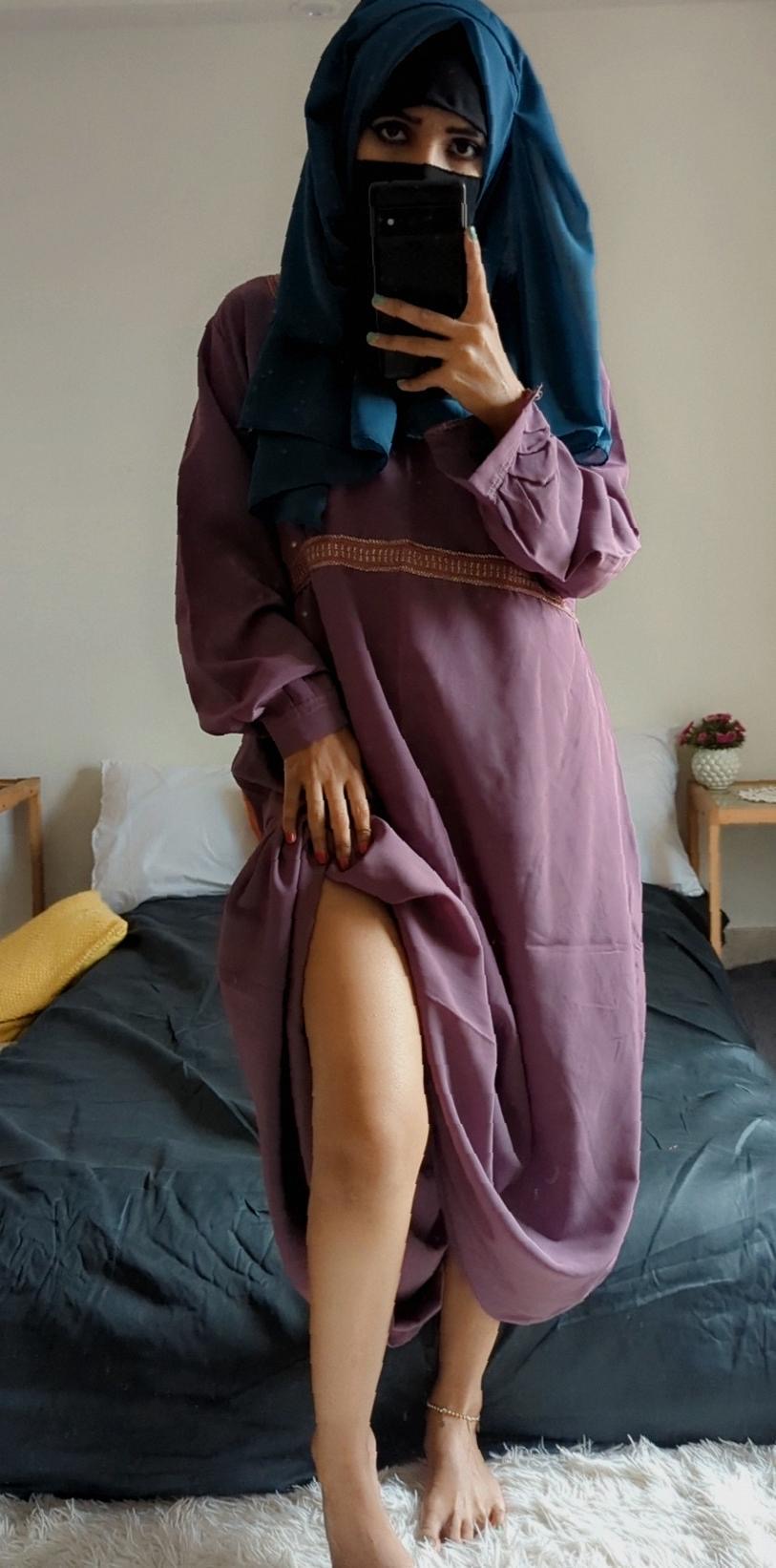 Horny Hijab Woman Panty Pics to Lover