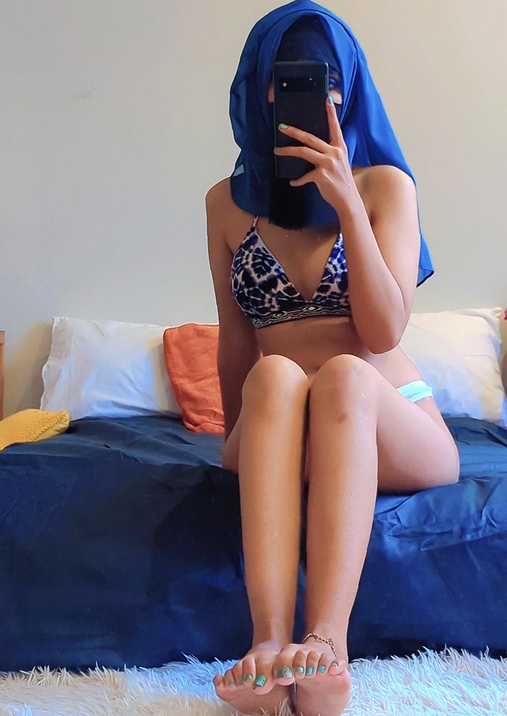 Horny Hijab Woman Panty Pics to Lover