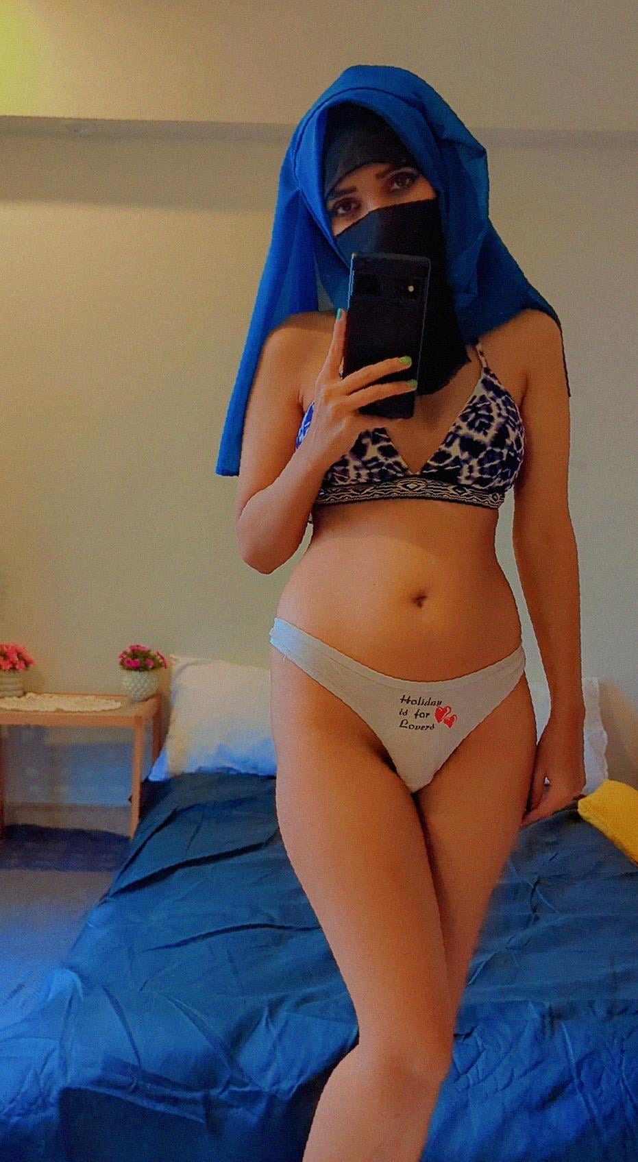 Horny Hijab Woman Panty Pics to Lover