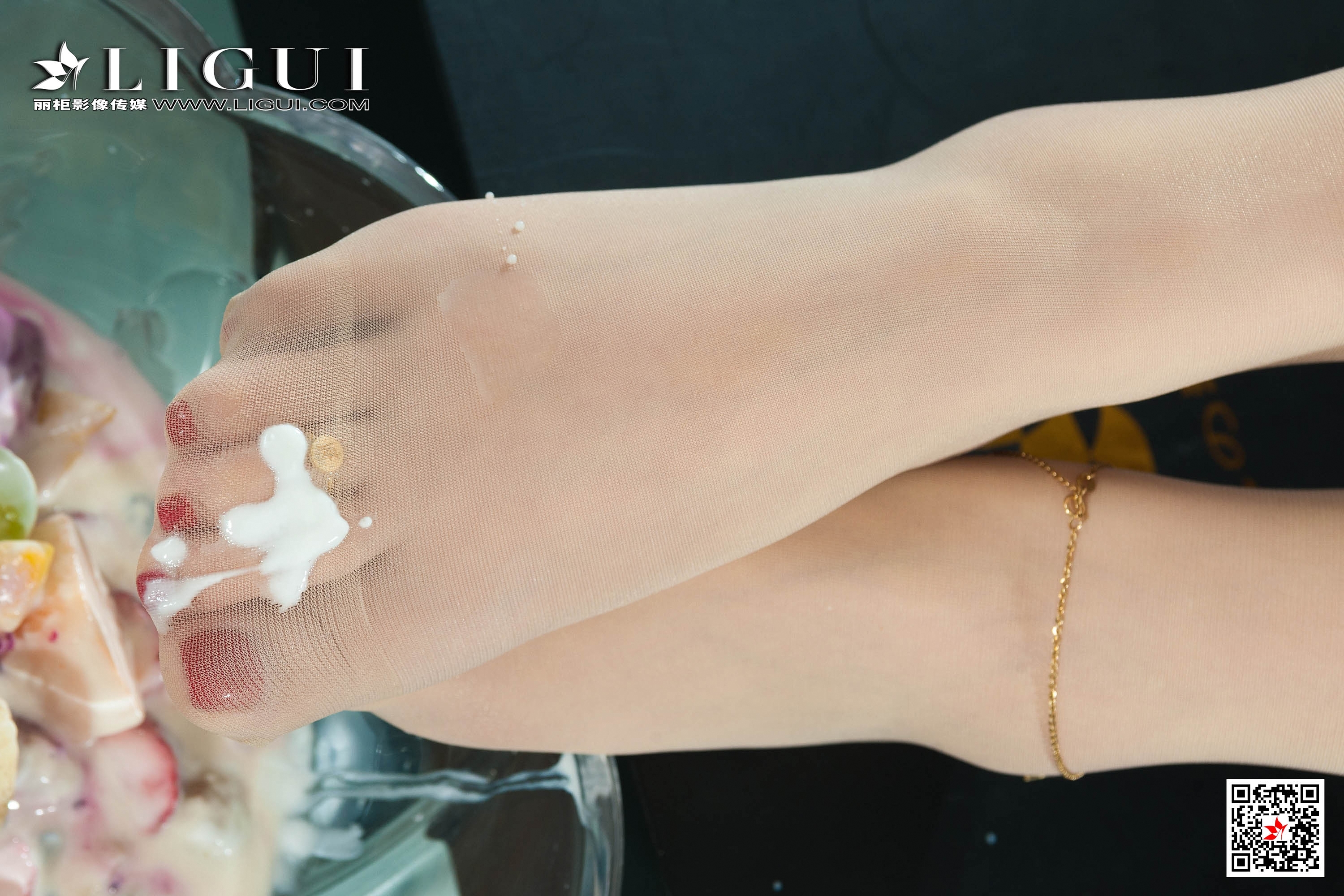 pretty lady dirty feet 146