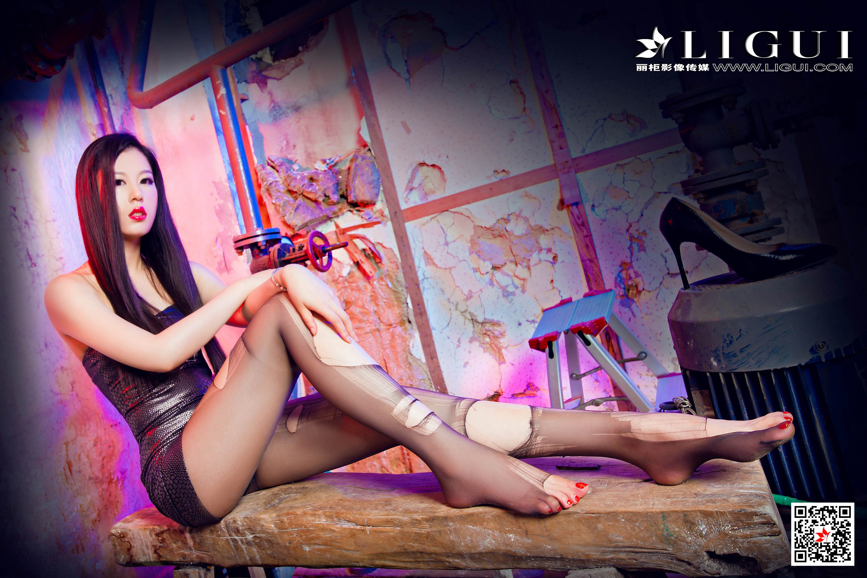 pretty lady dirty feet 147