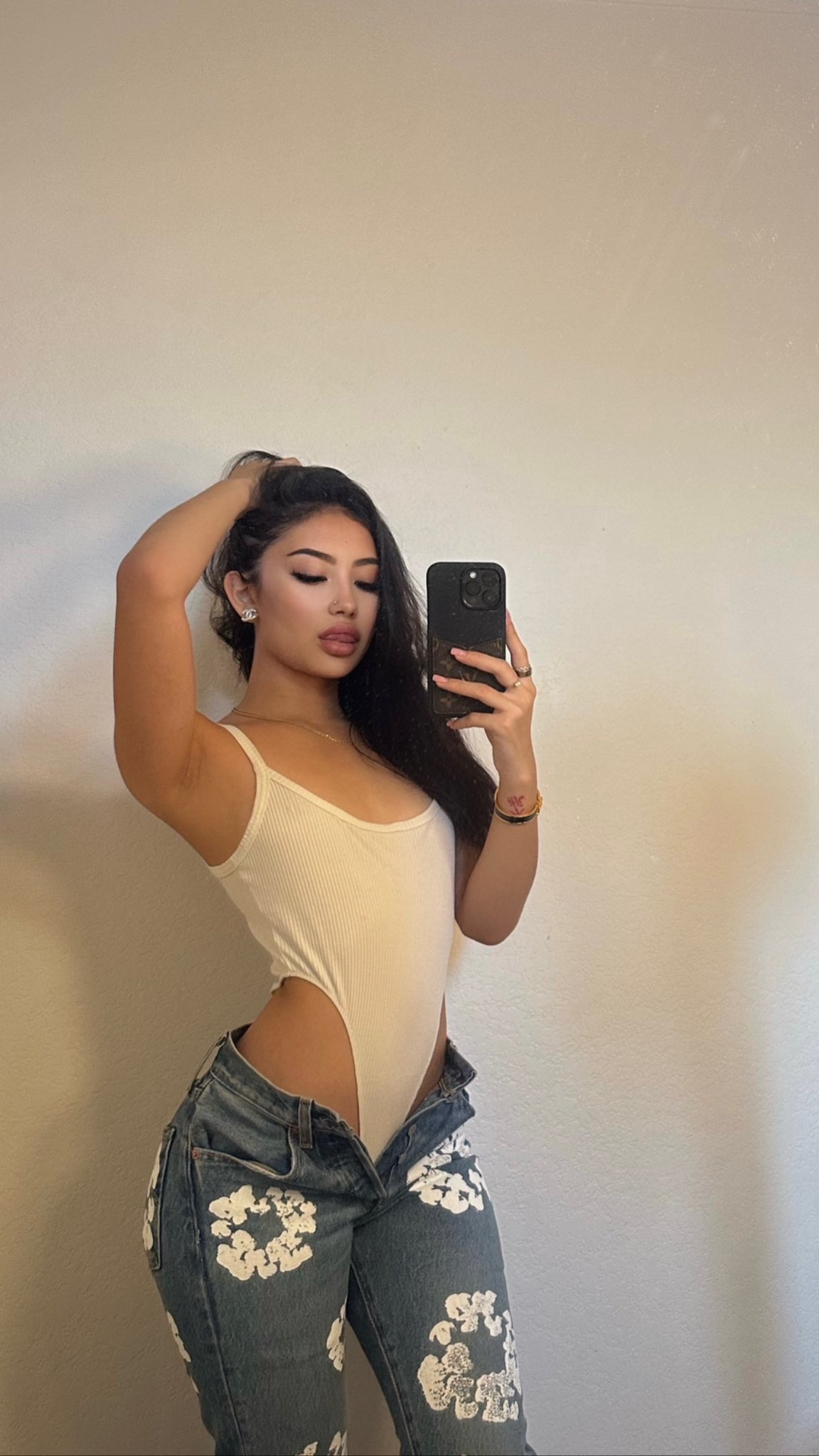 Curvy Latina