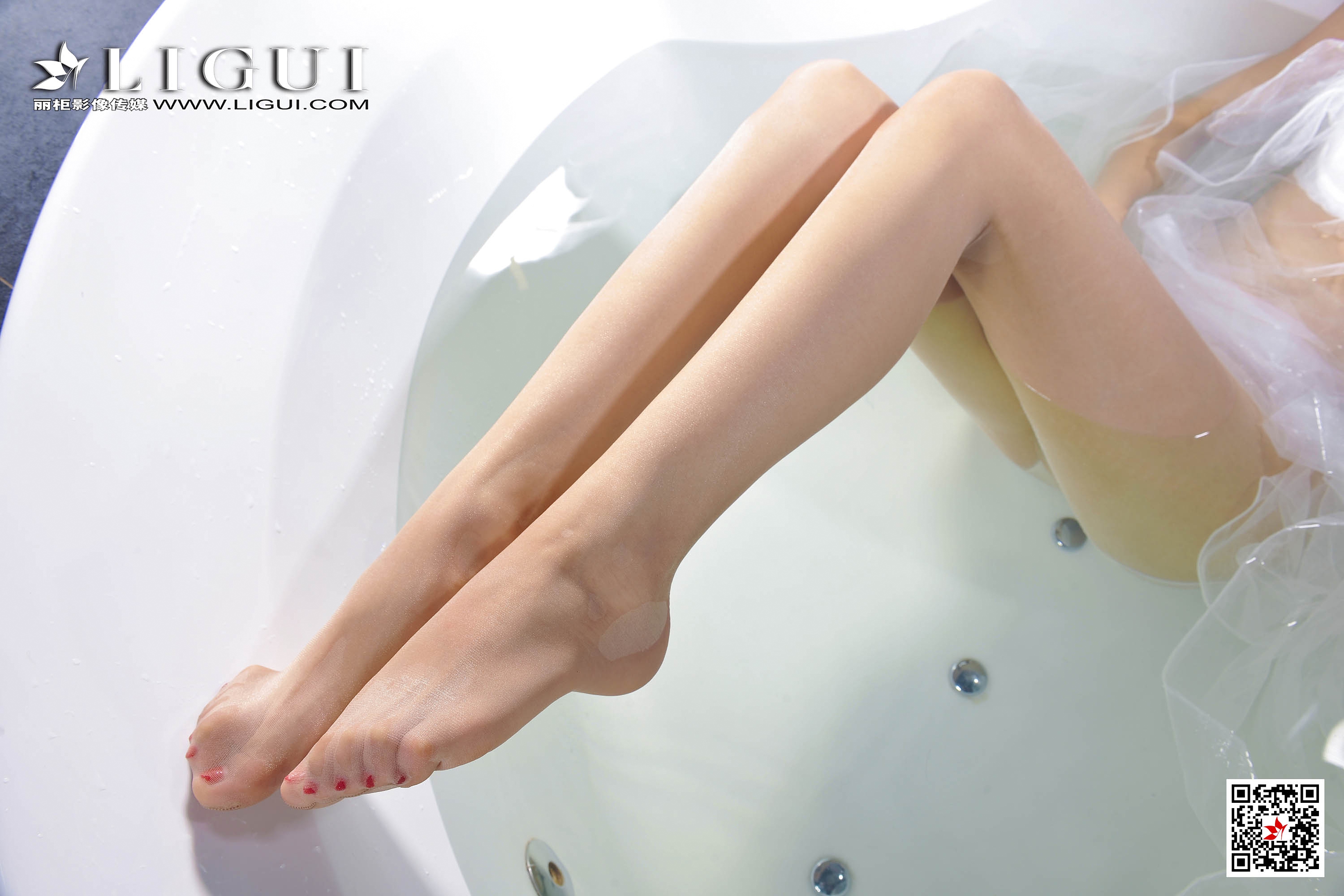 pretty lady dirty feet 149