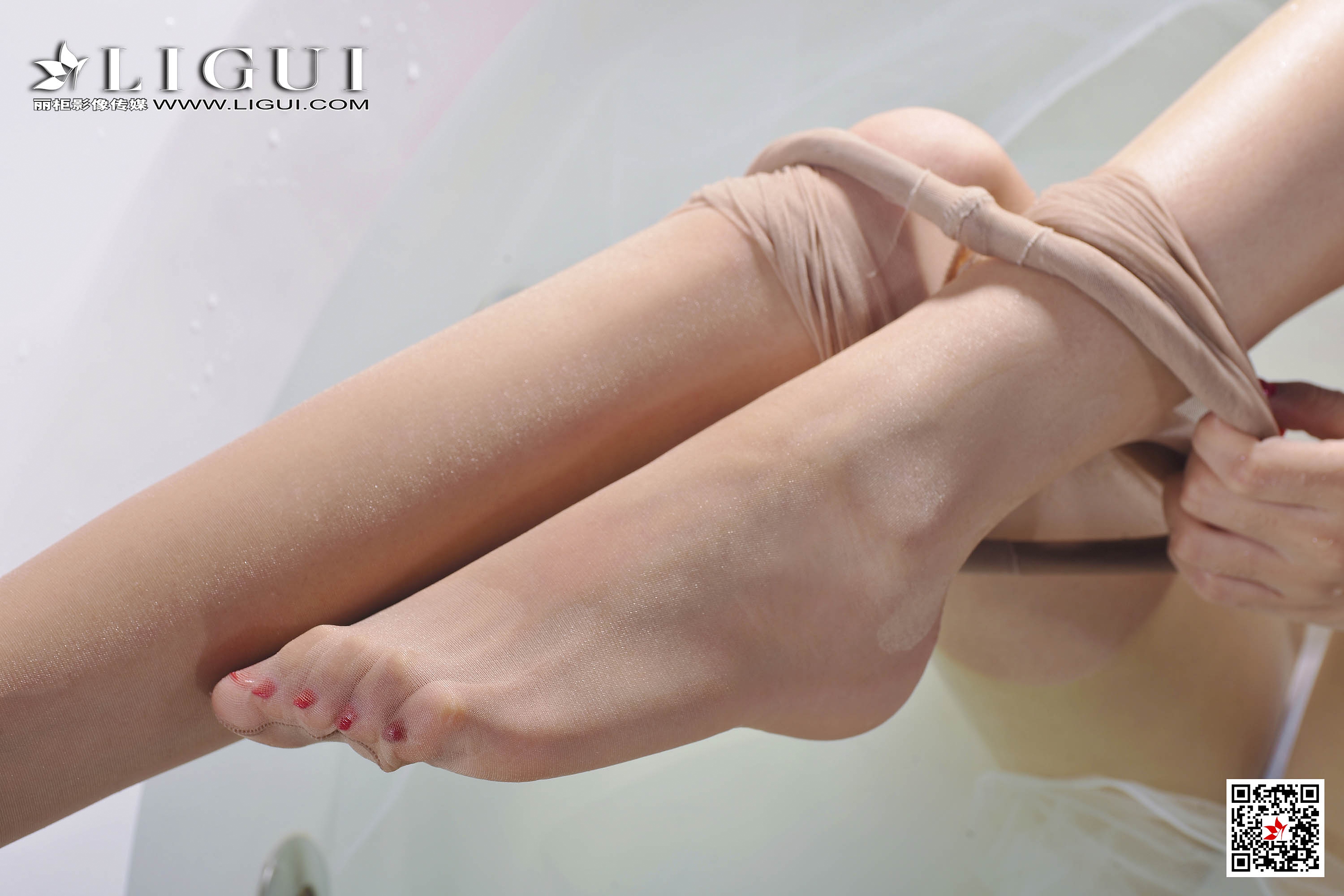 pretty lady dirty feet 149