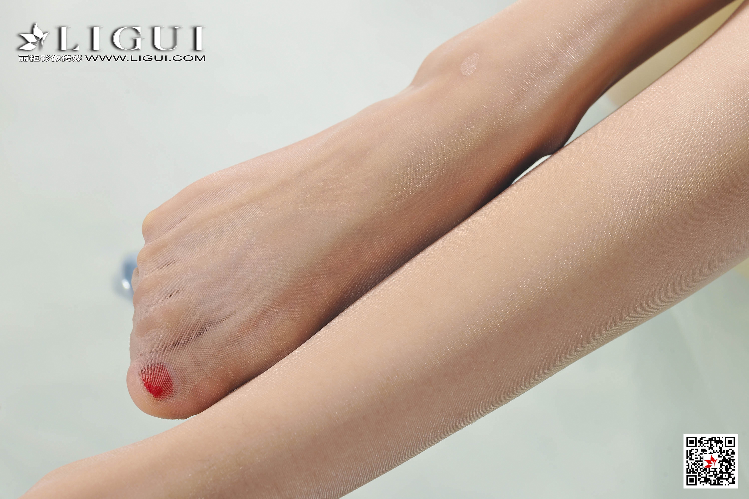 pretty lady dirty feet 149