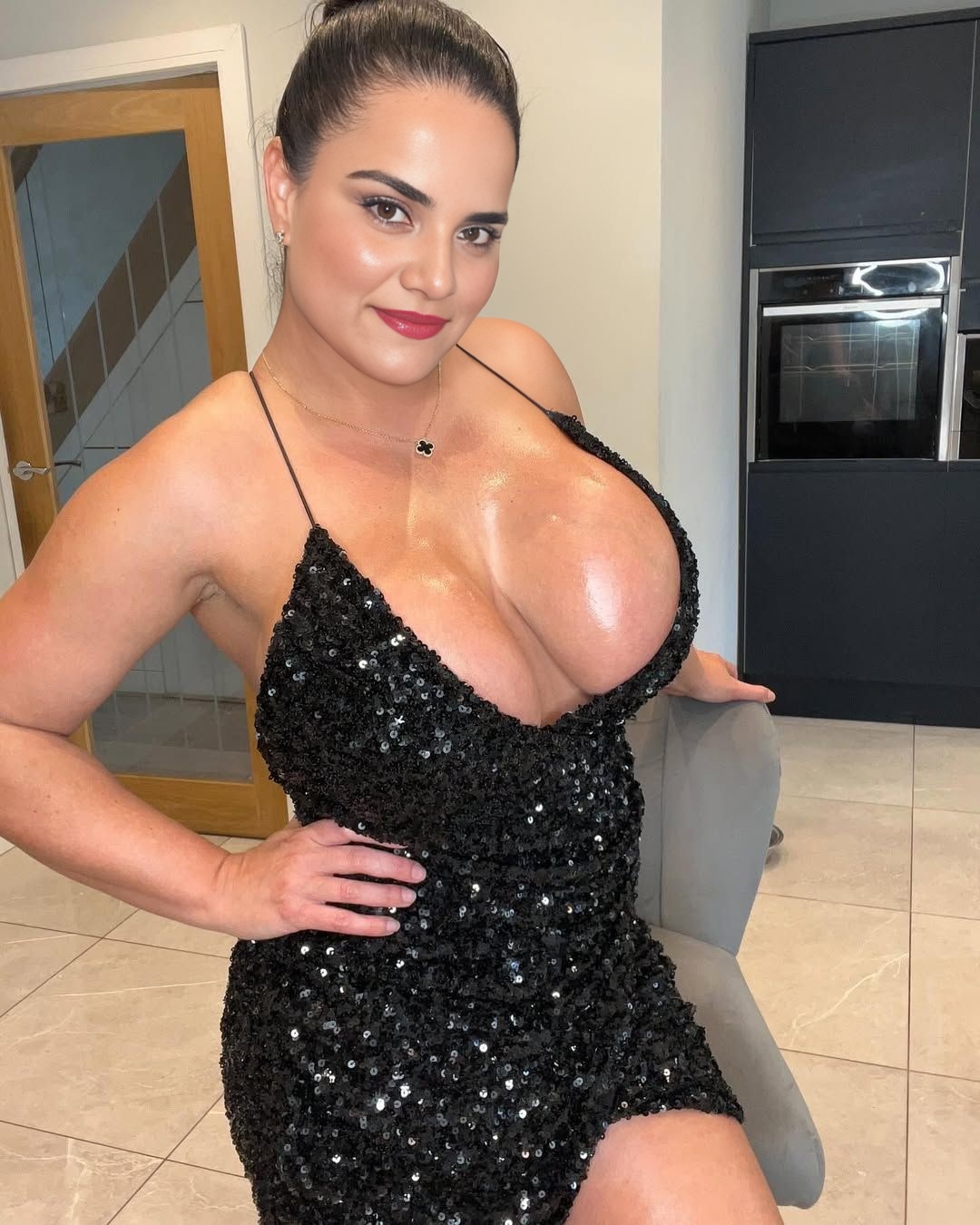 Amarjit kaur NRI shows her big boobs