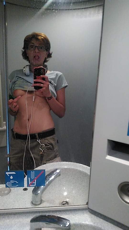 Valentina Chochanova nude bathroom selfies