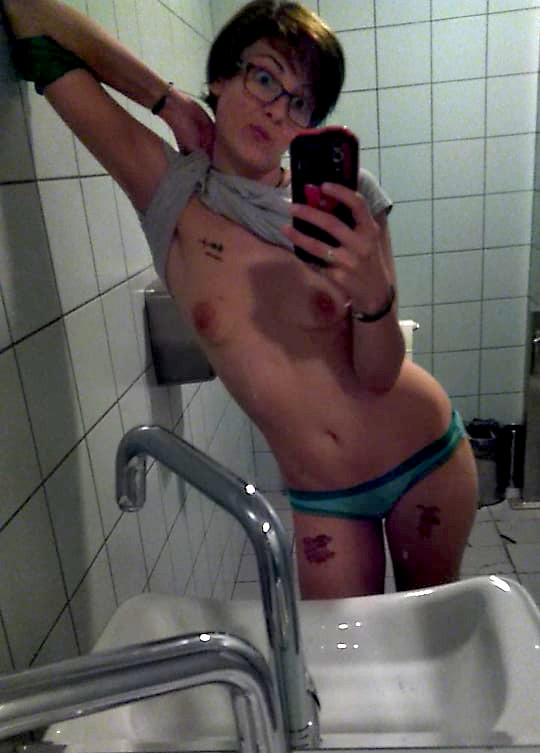 Valentina Chochanova nude bathroom selfies