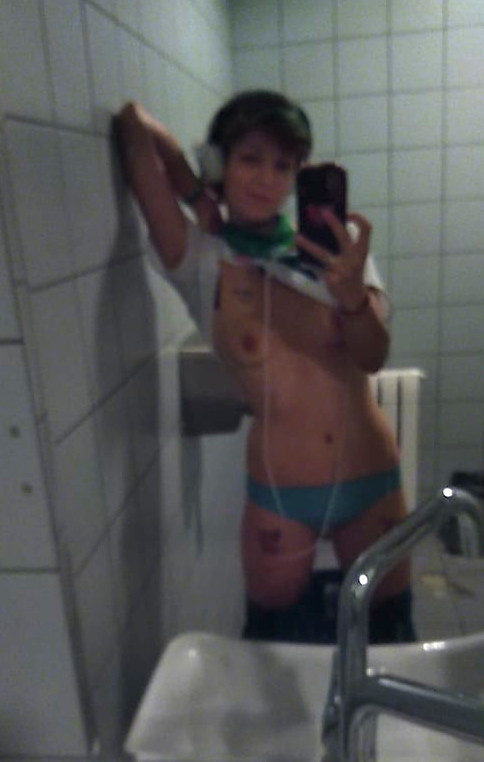 Valentina Chochanova nude bathroom selfies