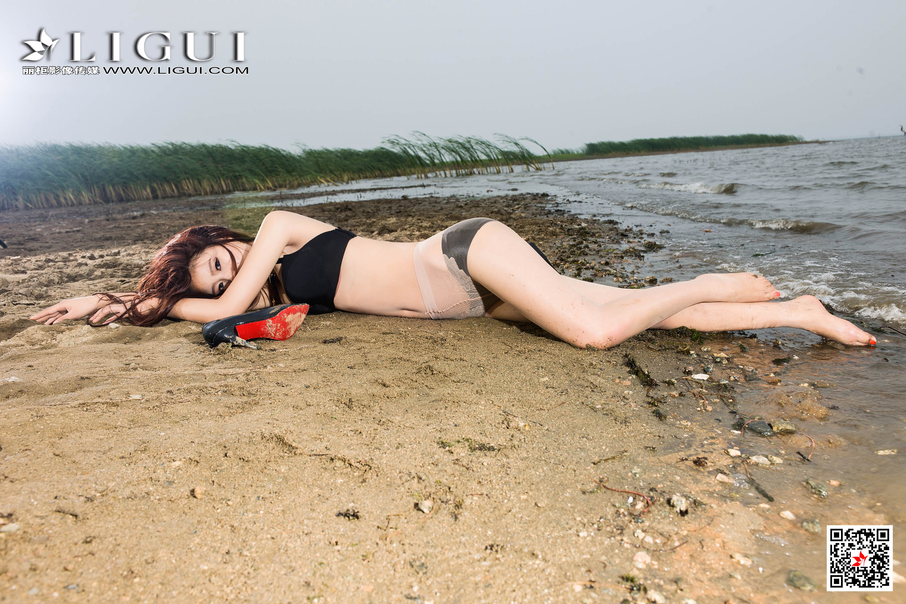 pretty lady dirty feet 156