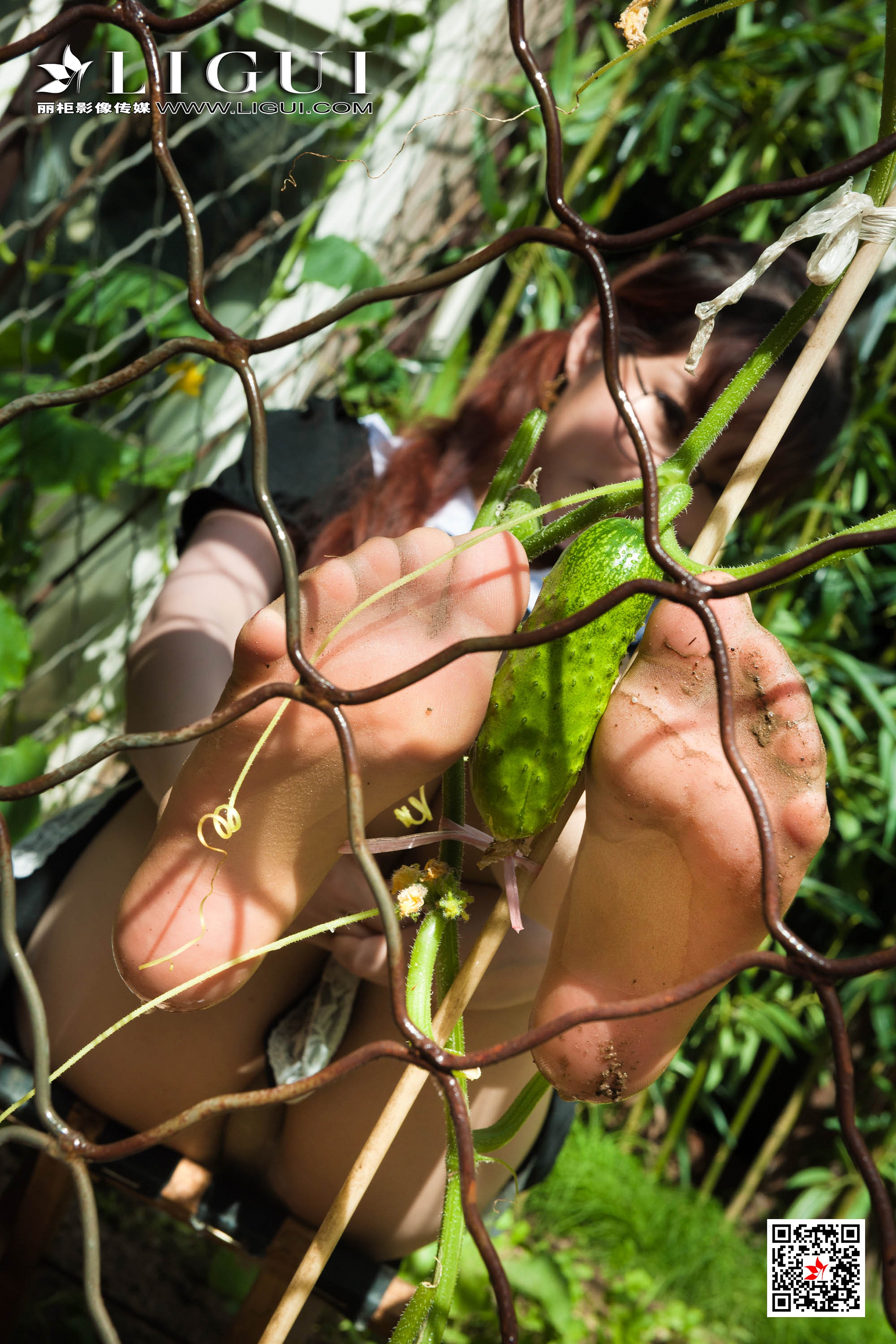 pretty lady dirty feet 159