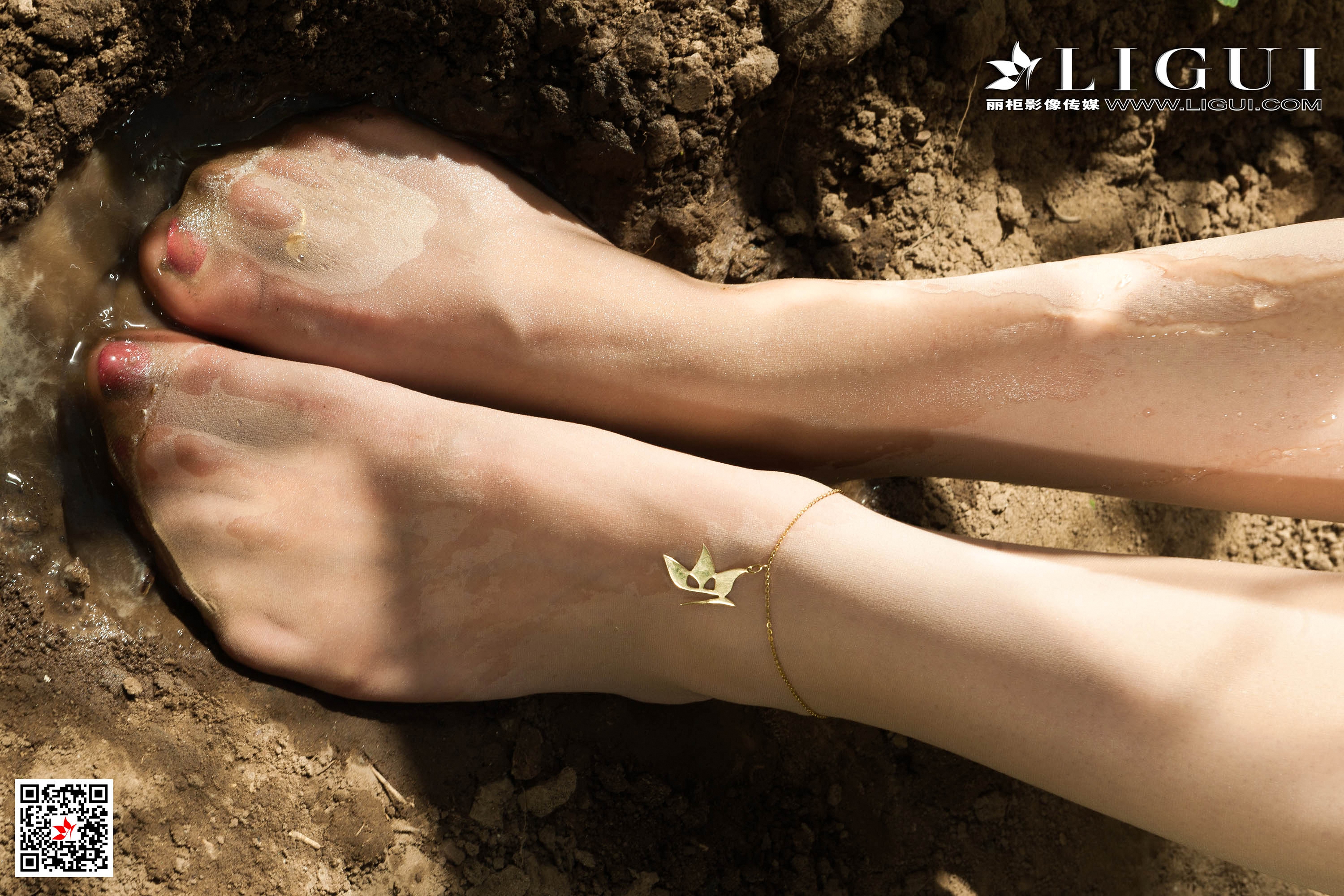 pretty lady dirty feet 159