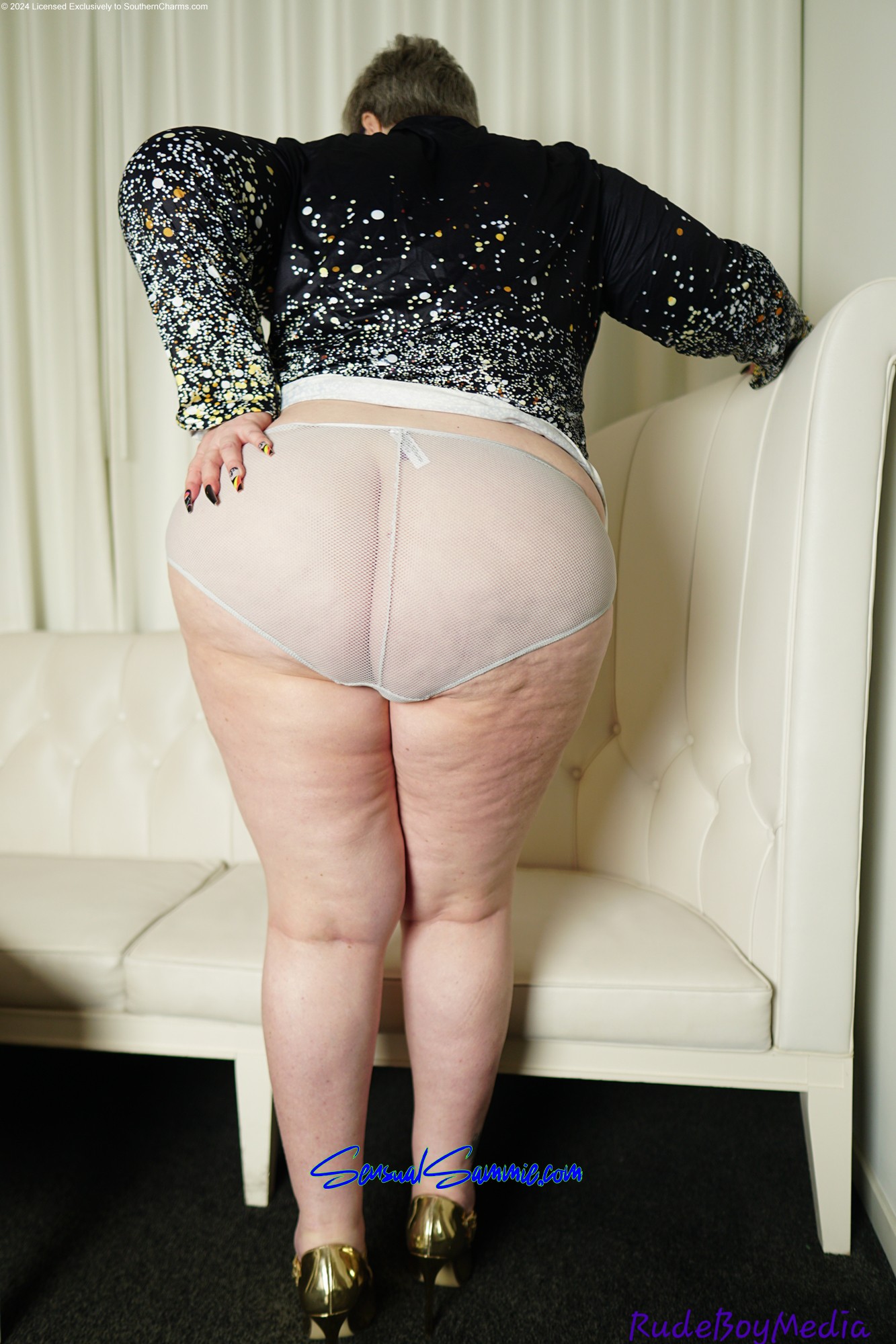 VIEILLE EN LINGERIE DE PUTE