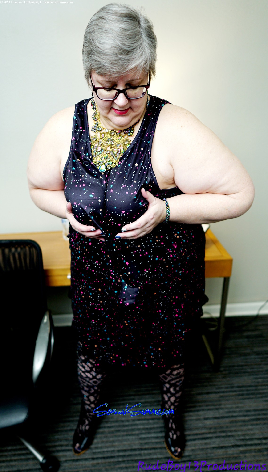 VIEILLE EN LINGERIE DE PUTE