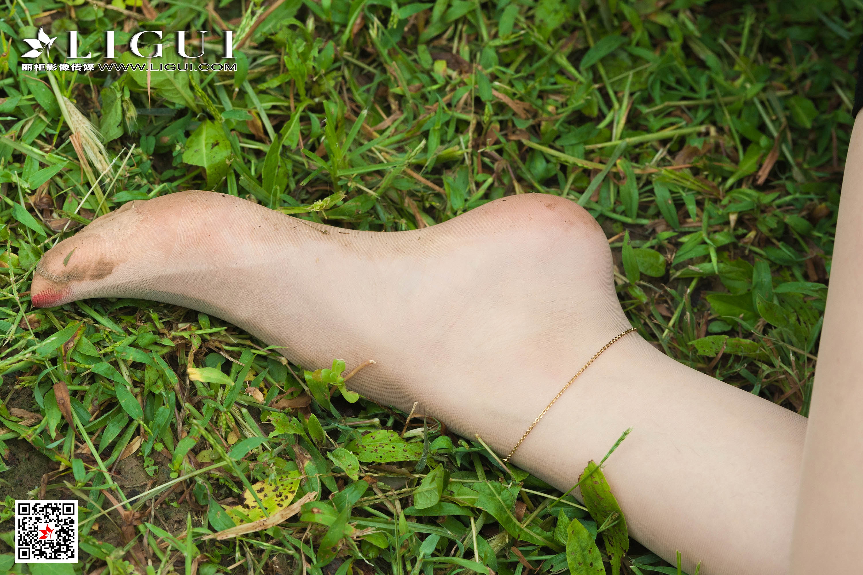 pretty lady dirty feet 162